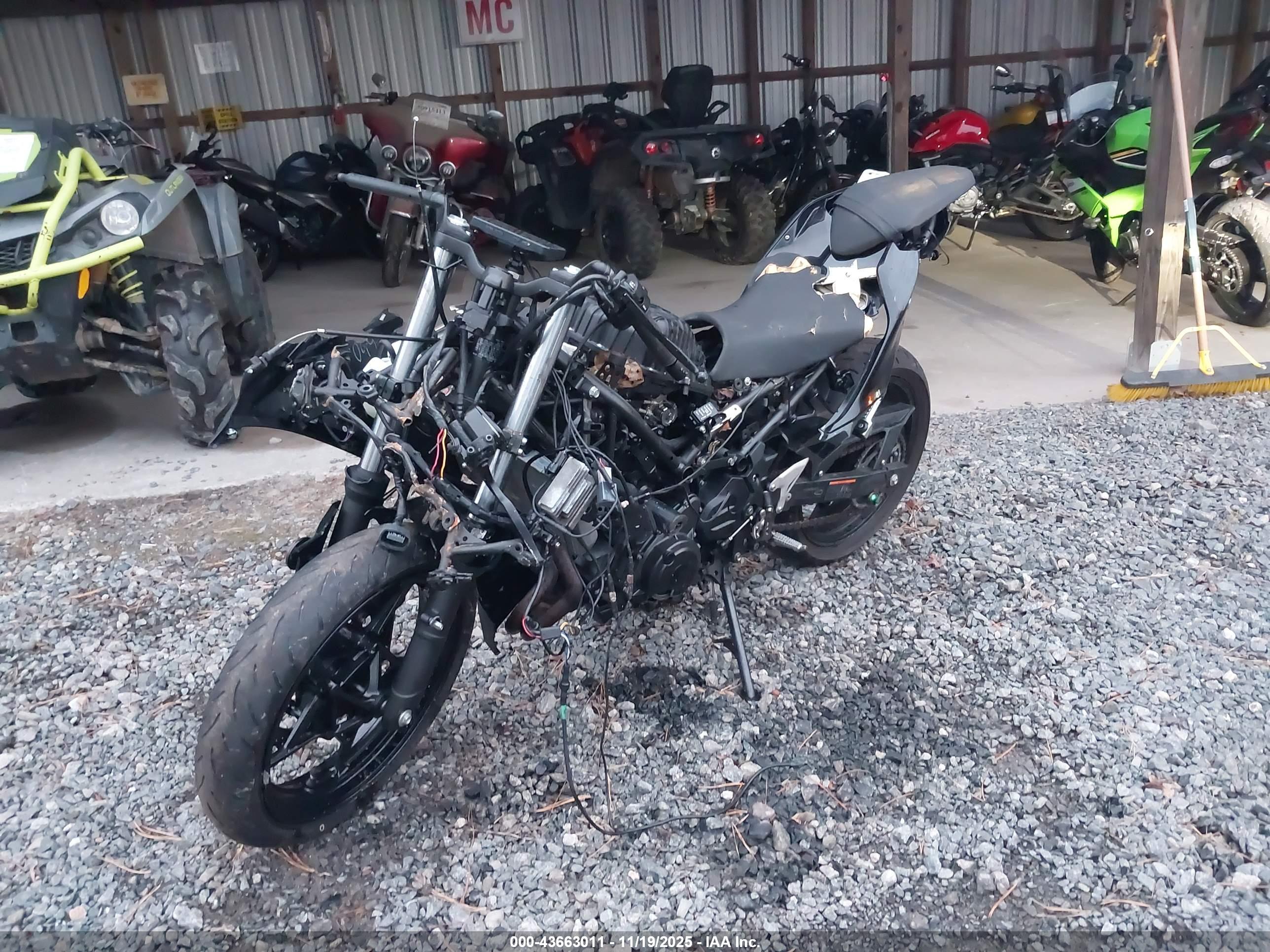 KAWASAKI EX400 image 2