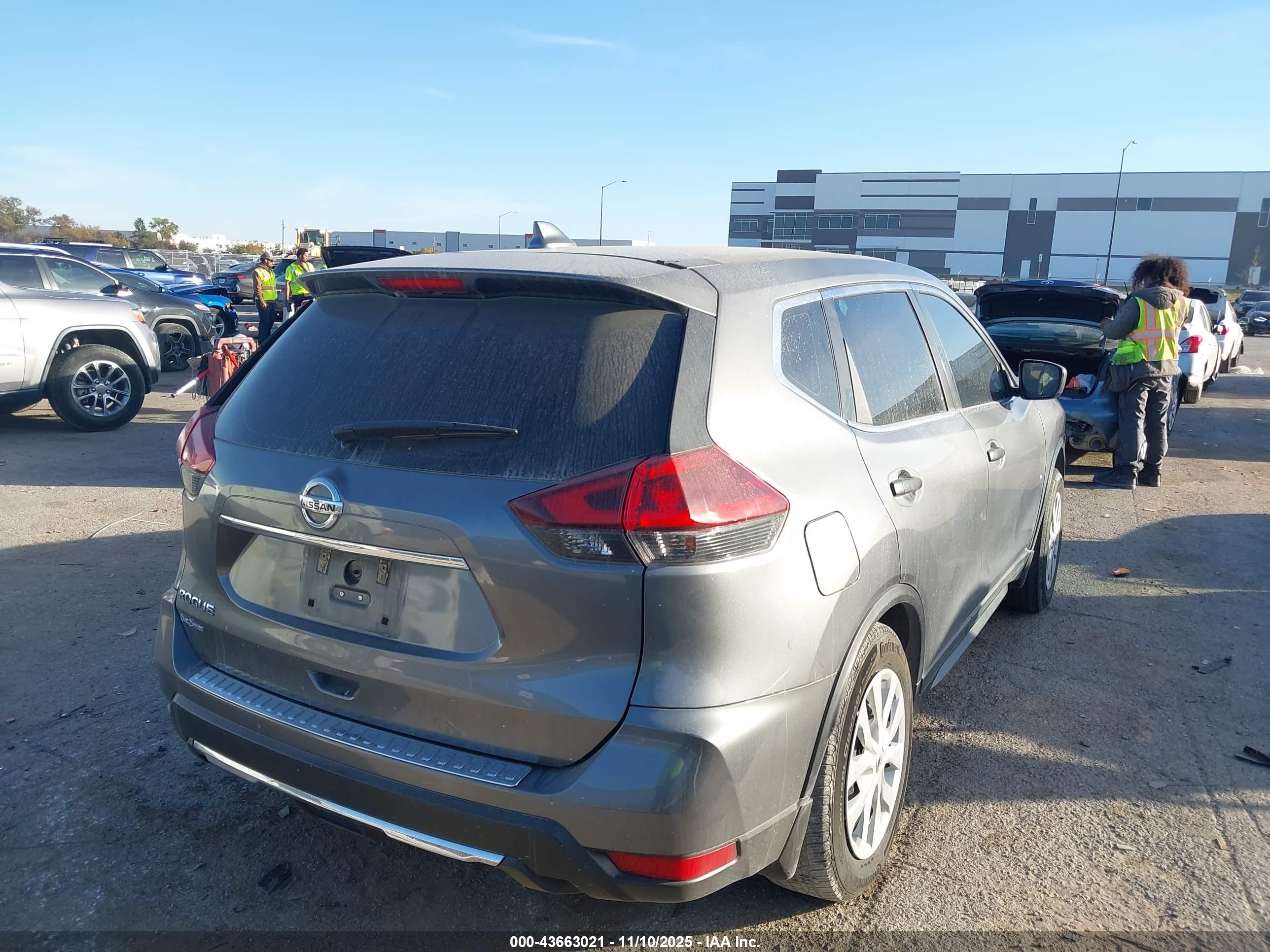 NISSAN ROGUE image 4
