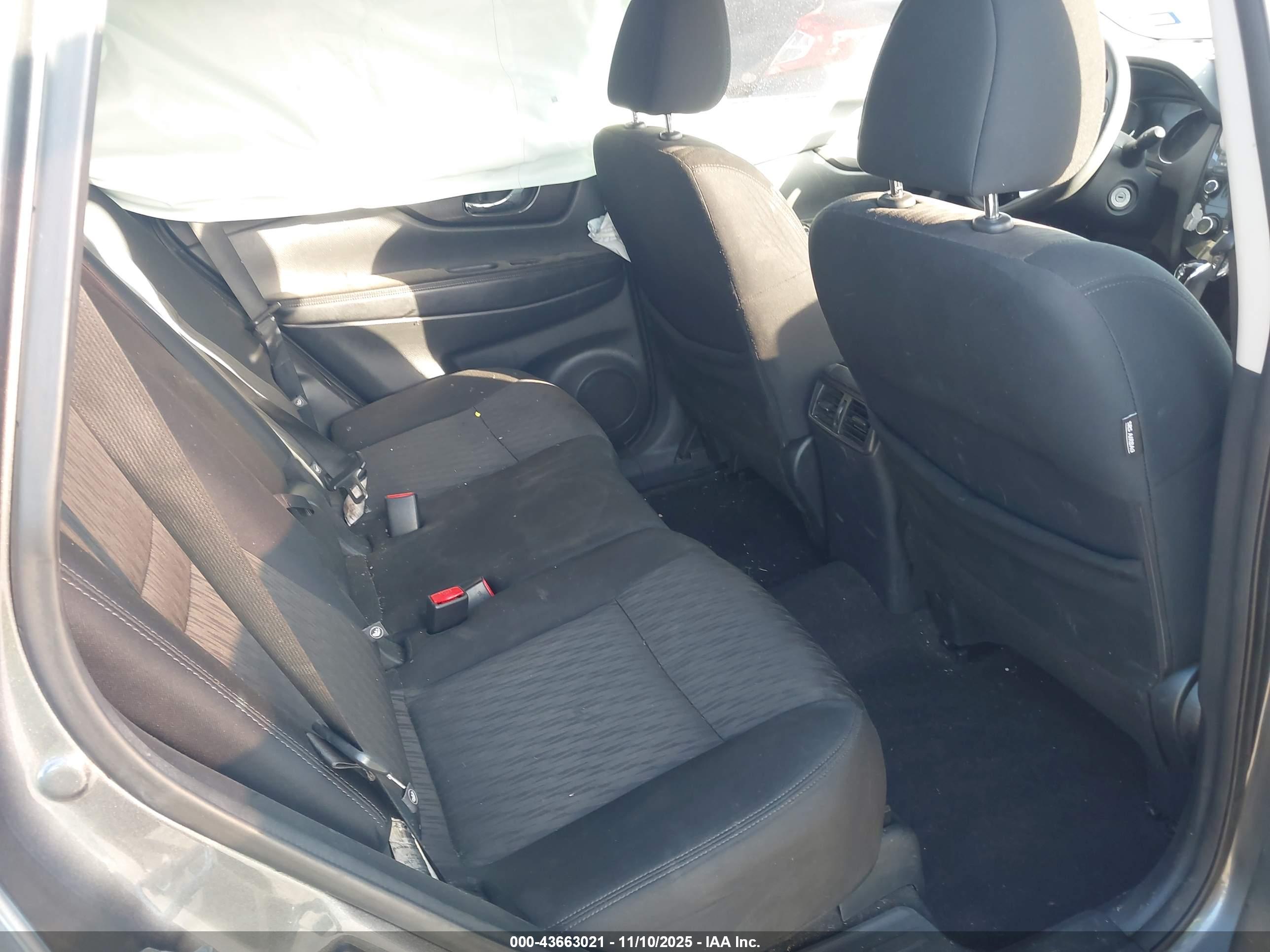 NISSAN ROGUE image 8