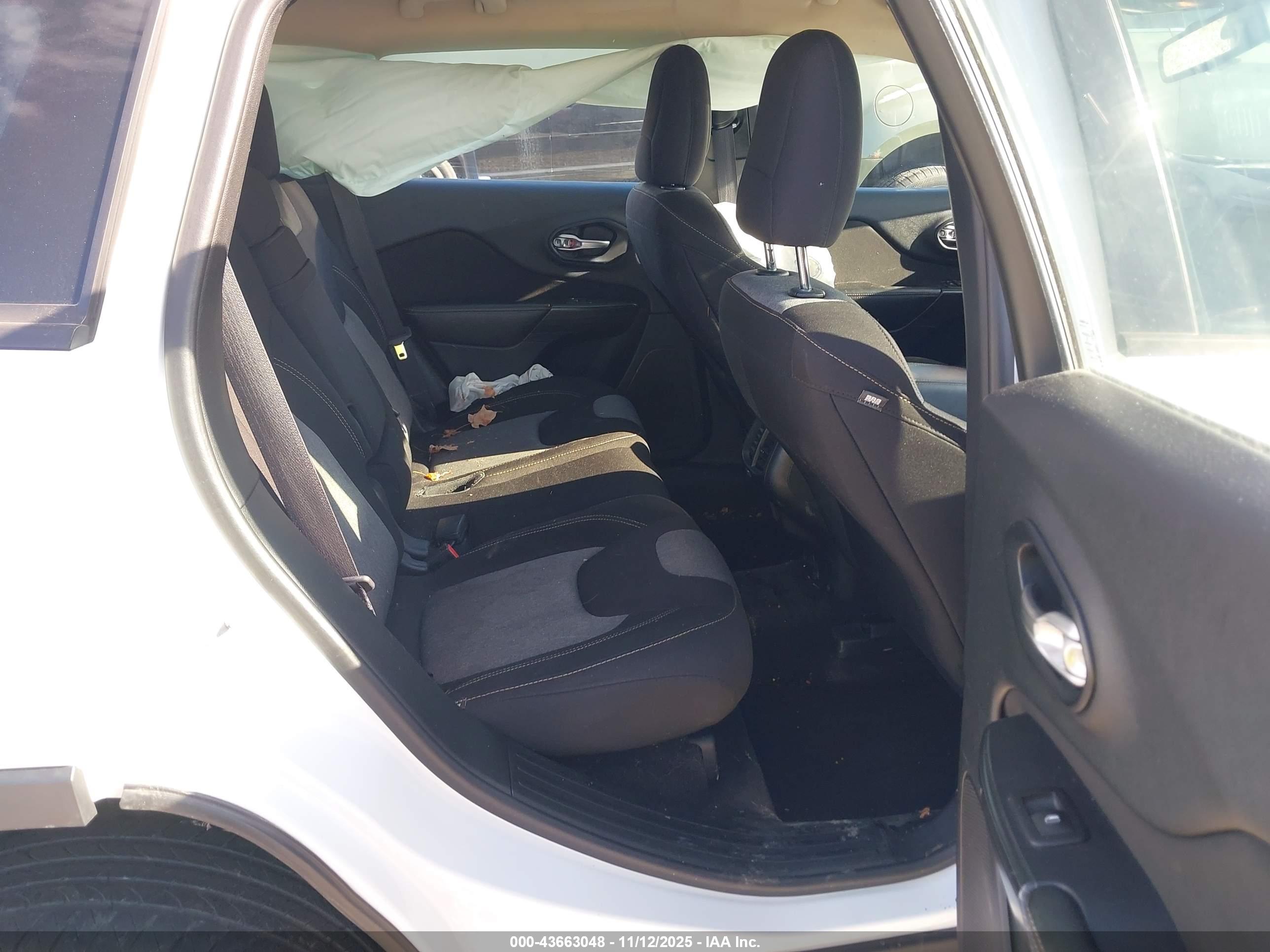 JEEP CHEROKEE image 8
