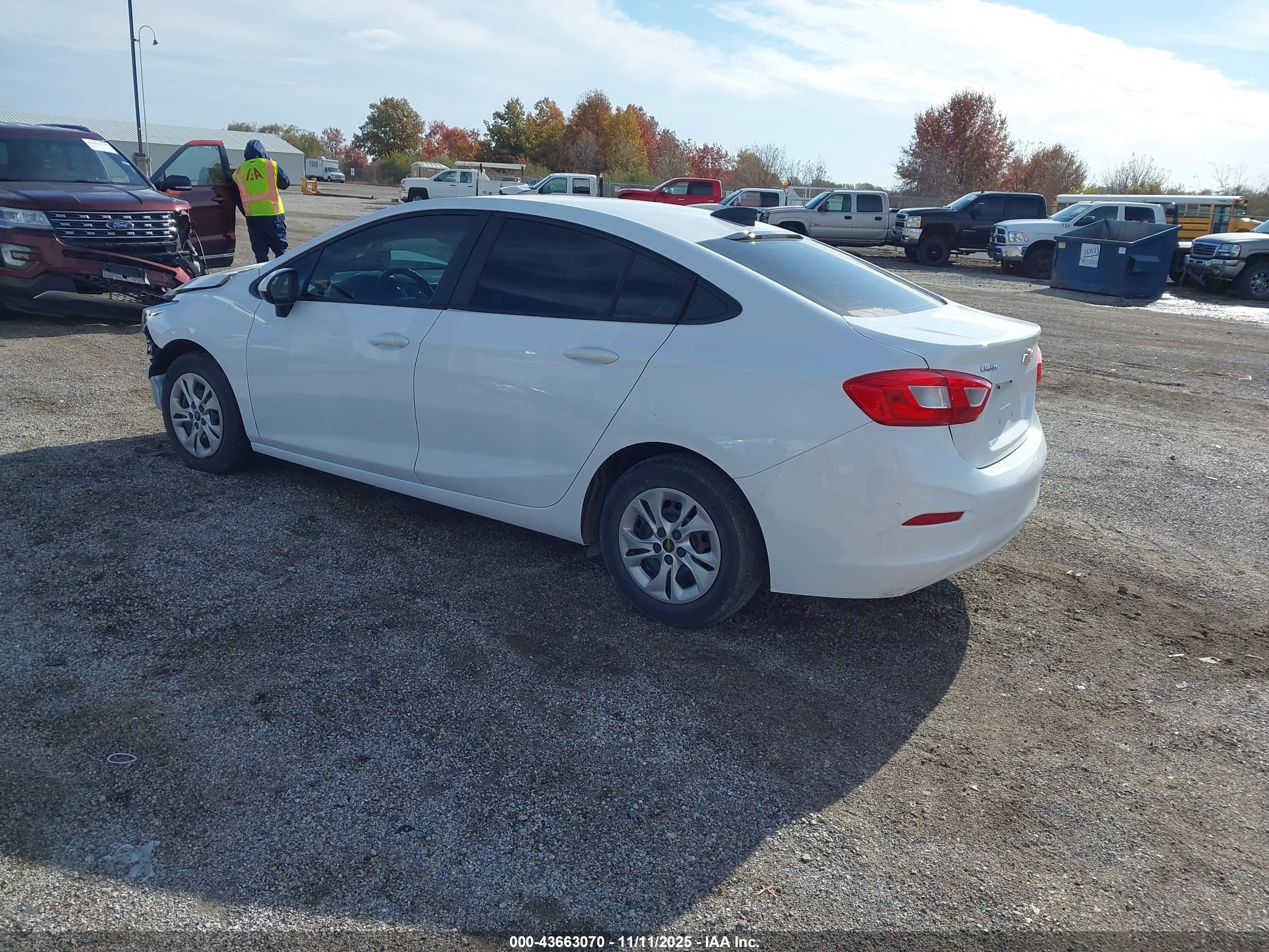 CHEVROLET CRUZE image 3