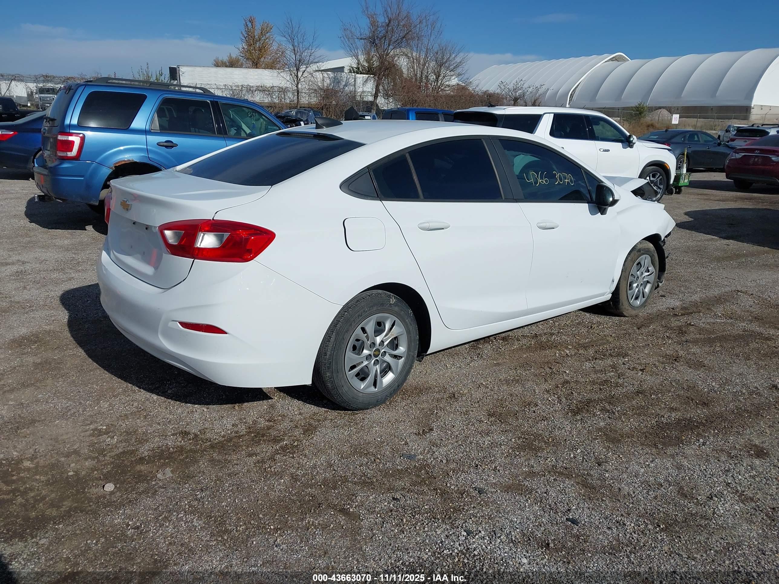 CHEVROLET CRUZE image 4