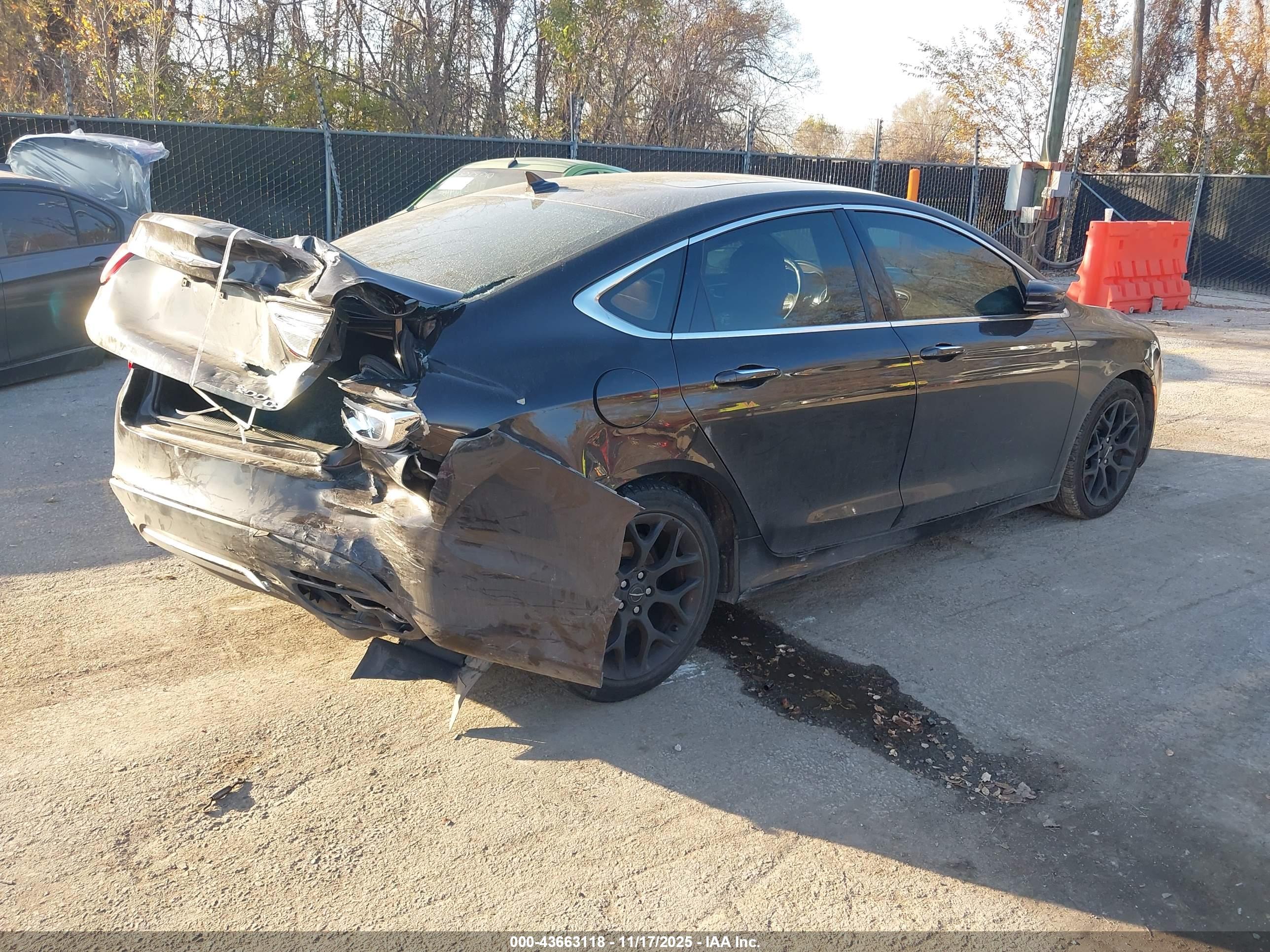 CHRYSLER 200 image 4