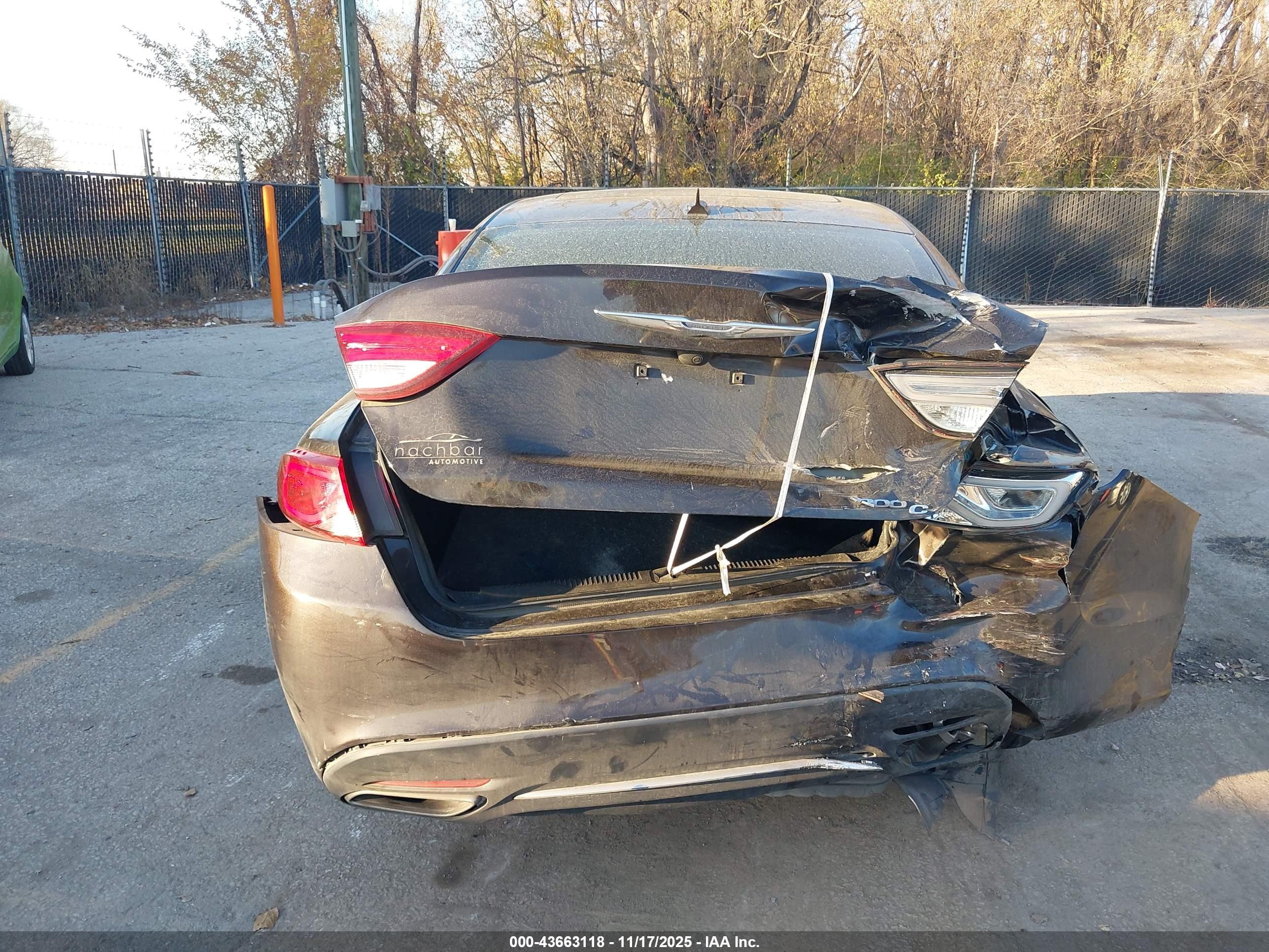 CHRYSLER 200 image 6