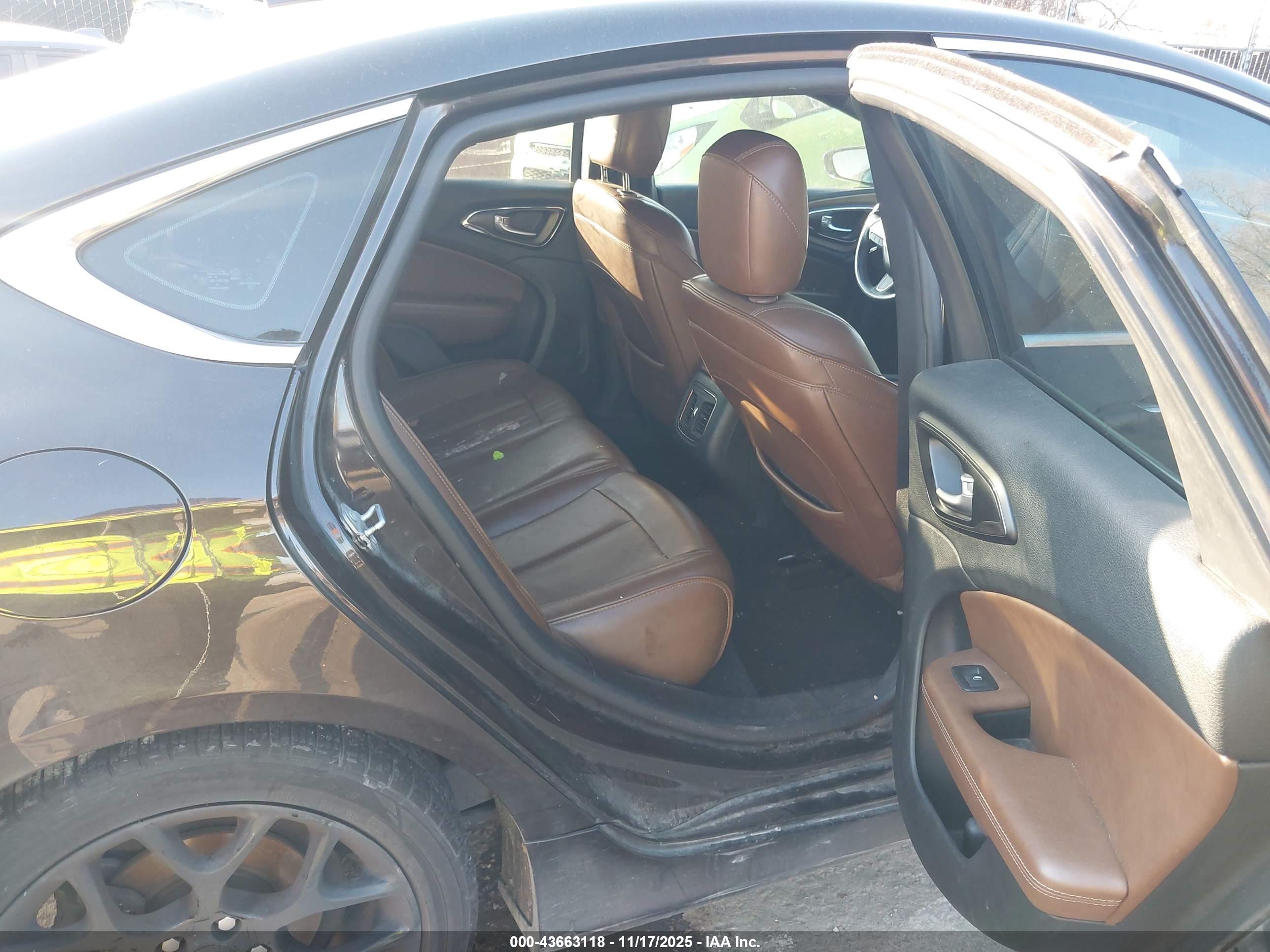 CHRYSLER 200 image 8