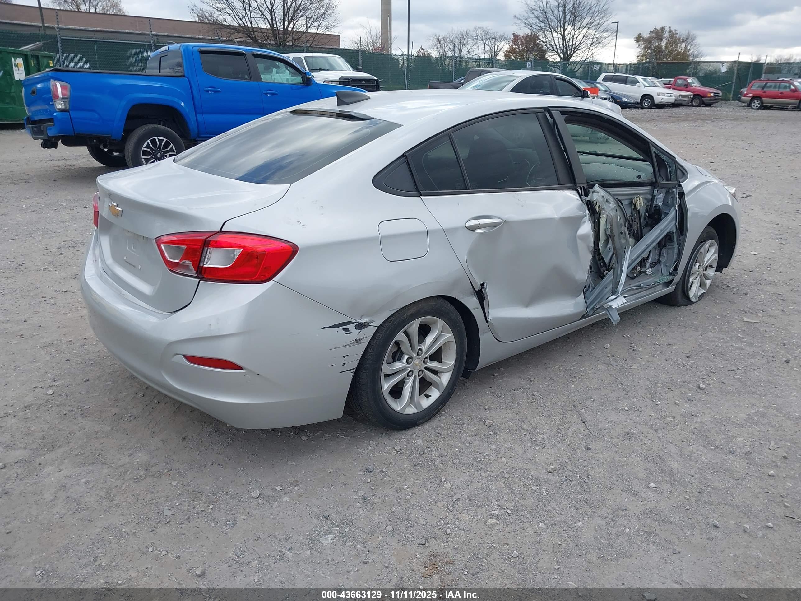 CHEVROLET CRUZE image 4