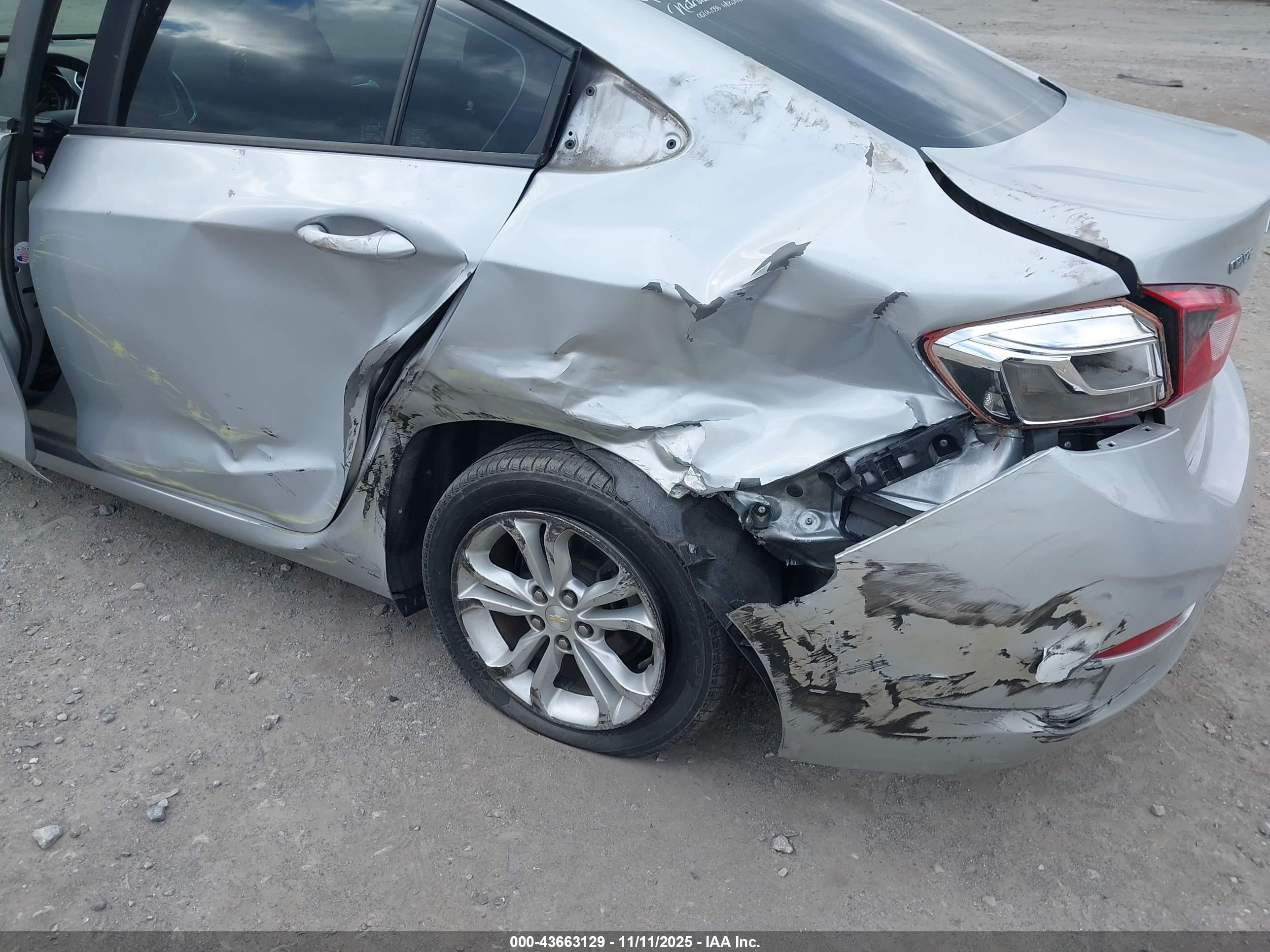 CHEVROLET CRUZE image 6