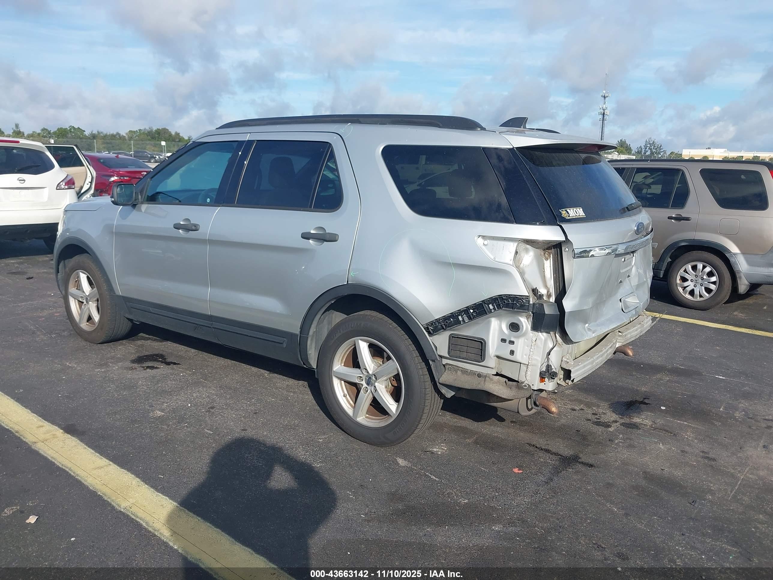 FORD EXPLORER image 3