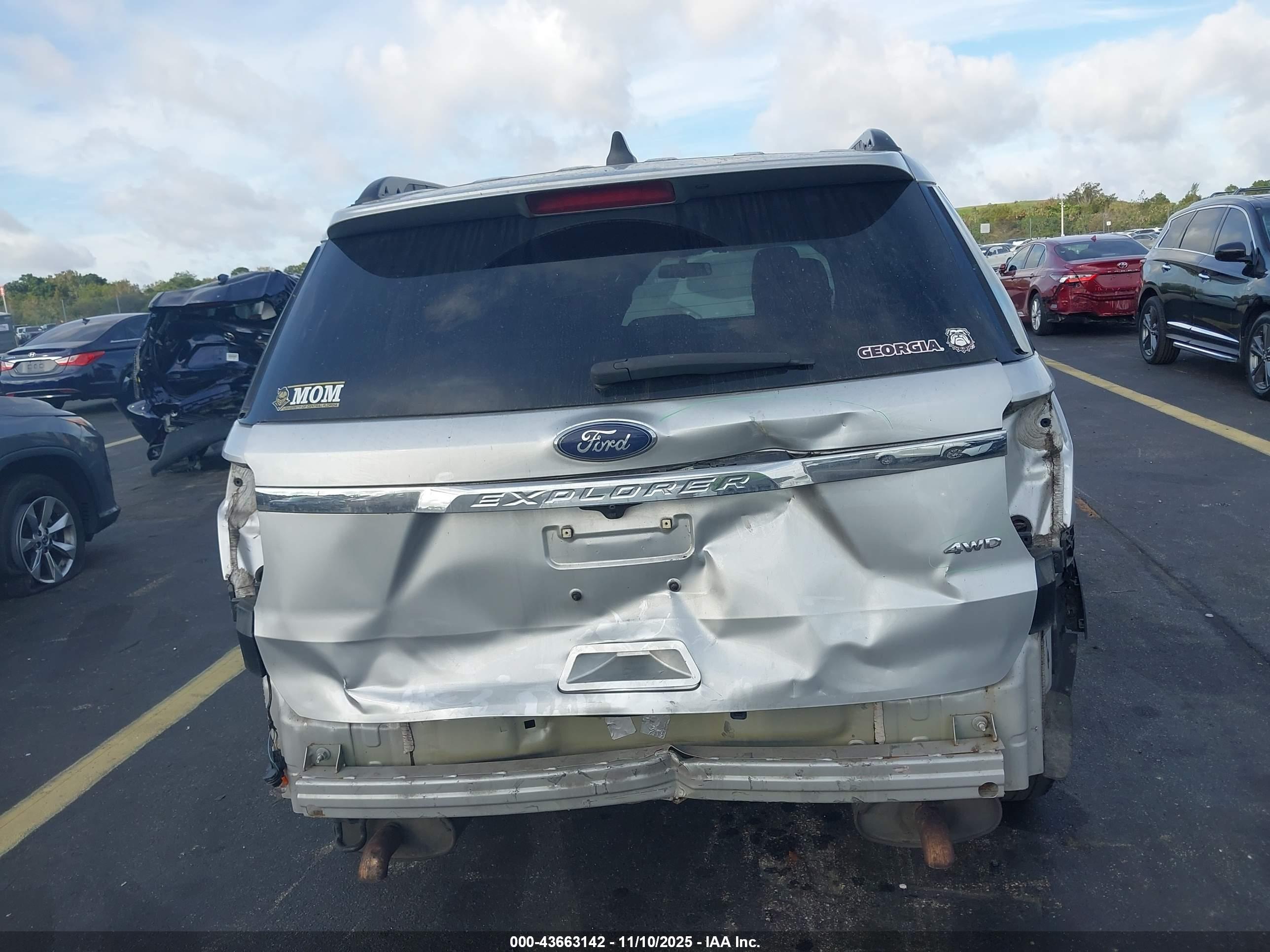 FORD EXPLORER image 6