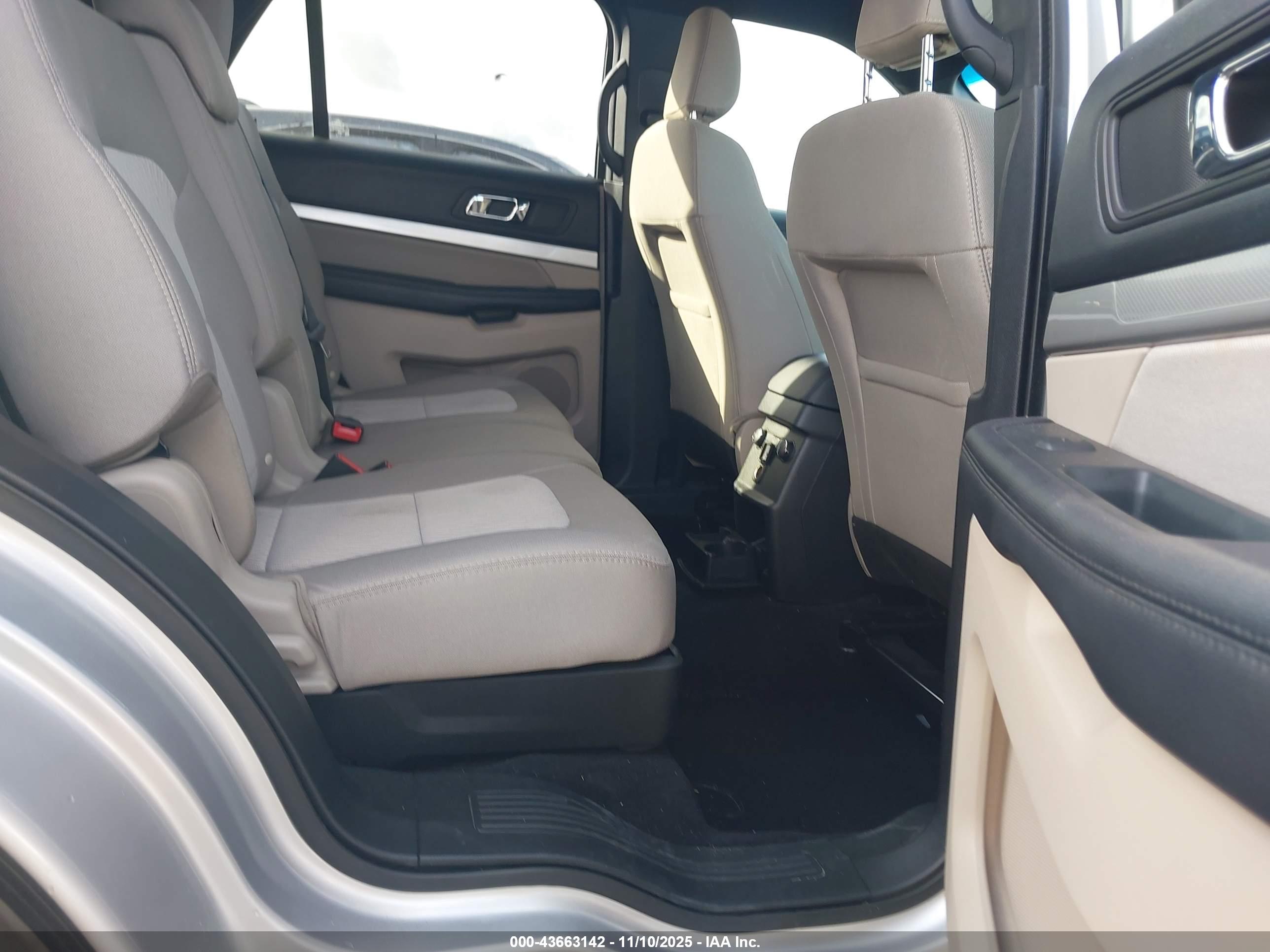 FORD EXPLORER image 8