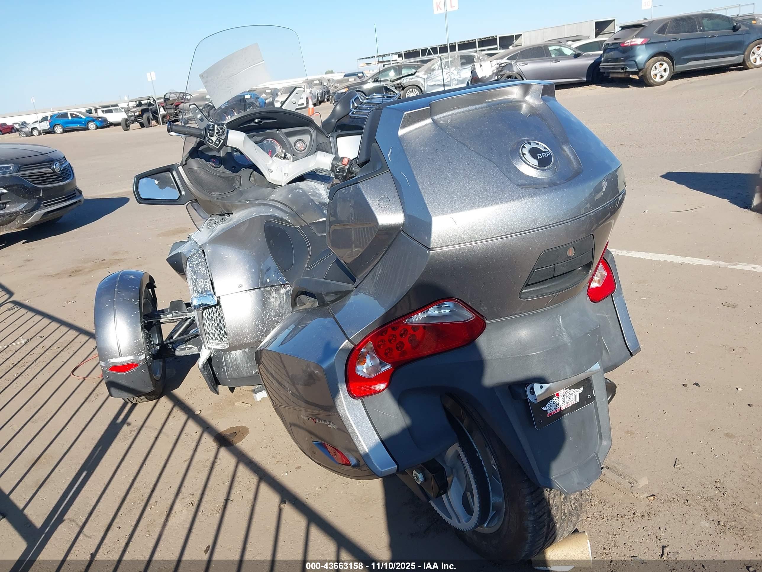 CAN-AM SPYDER image 3