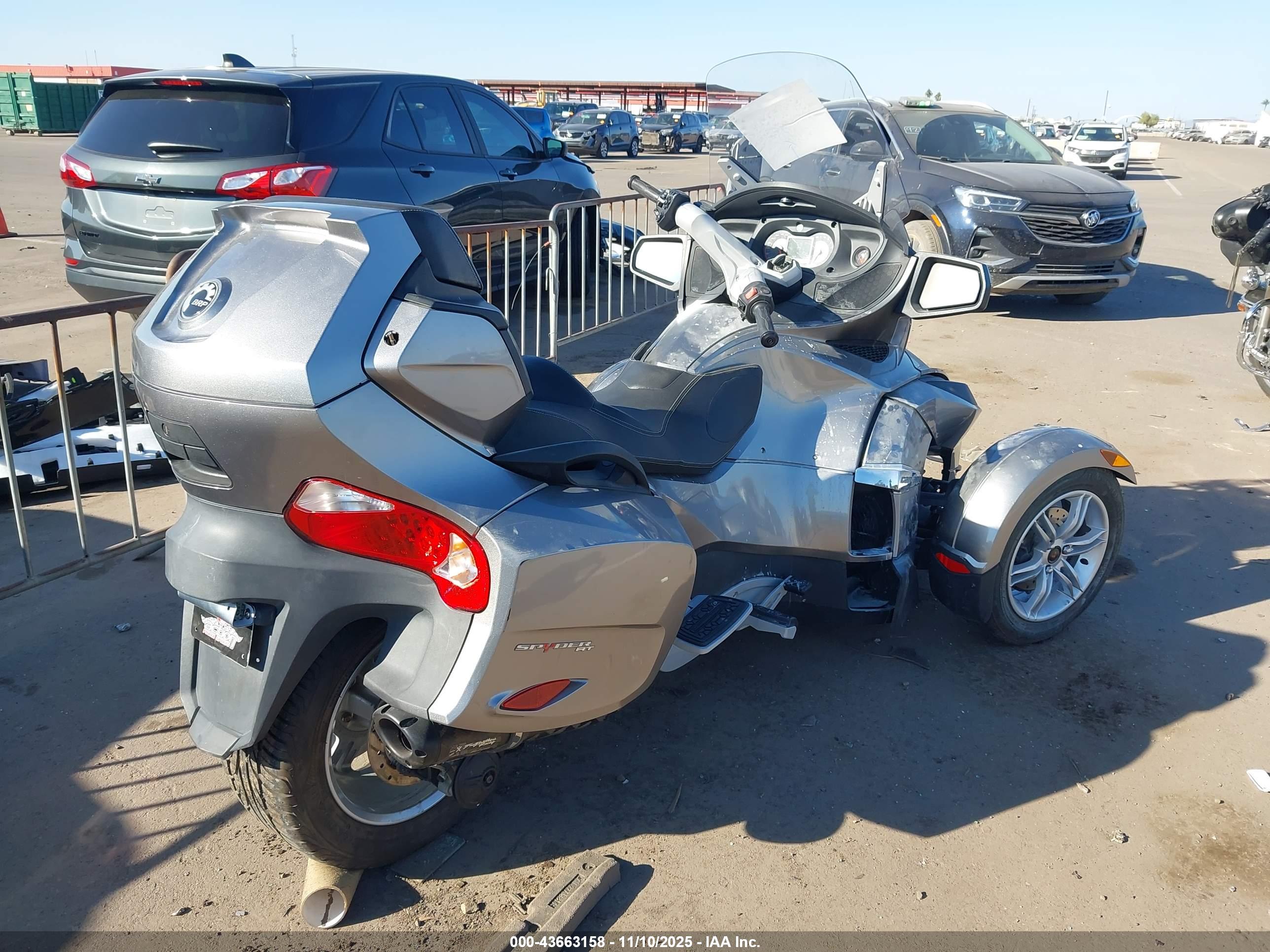 CAN-AM SPYDER image 4