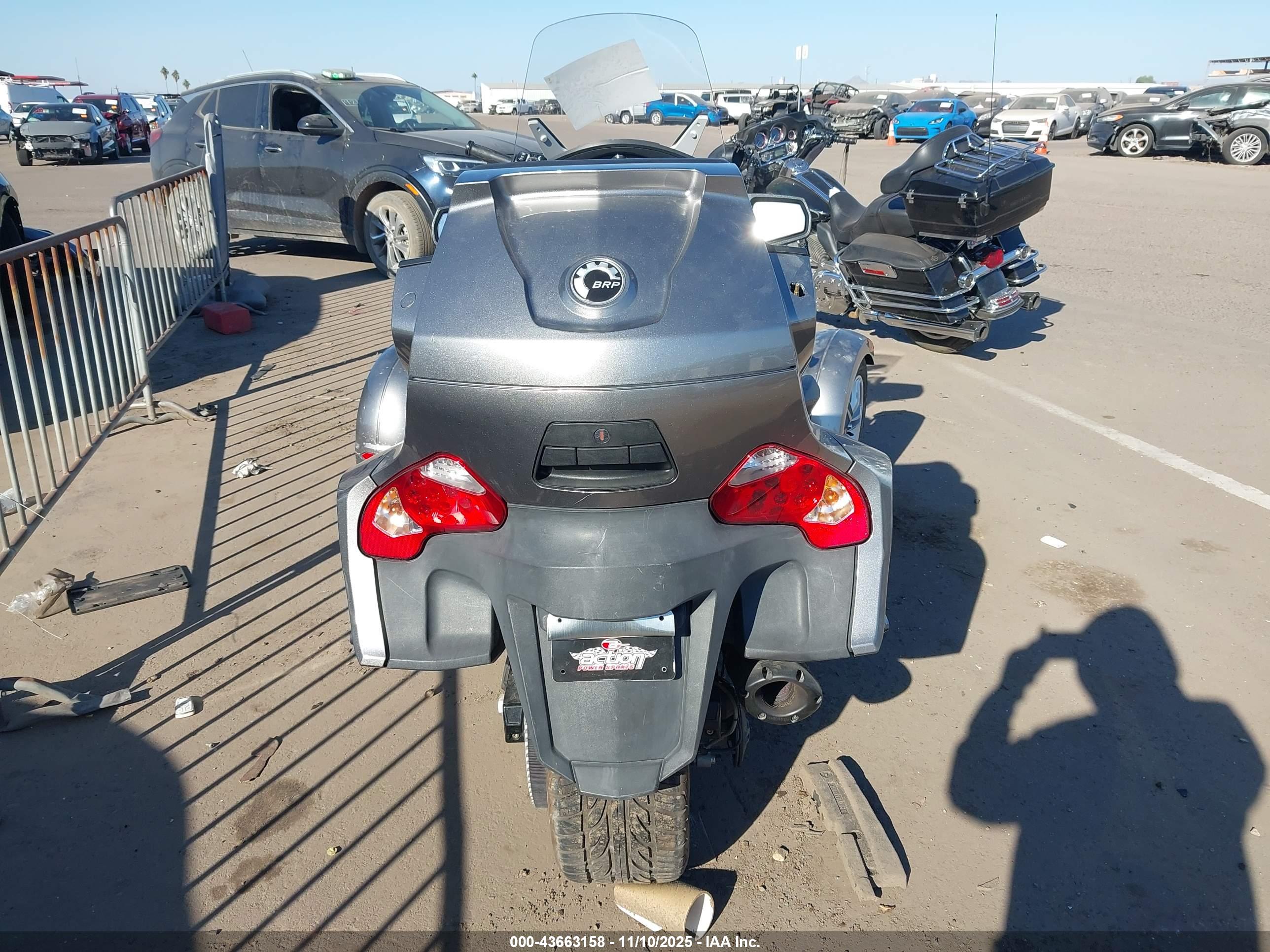 CAN-AM SPYDER image 6