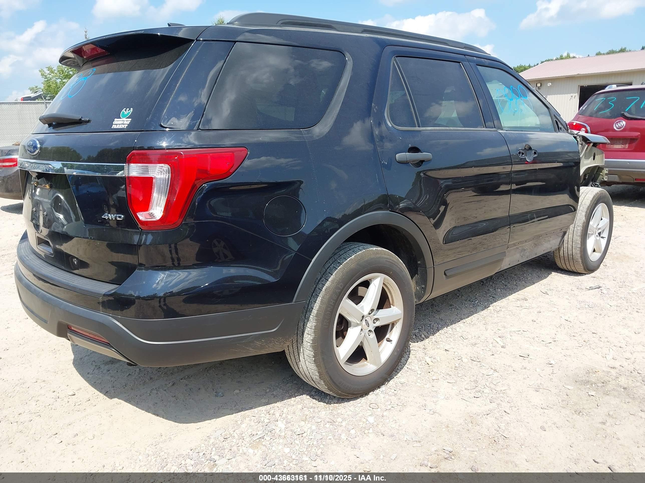 FORD EXPLORER image 4