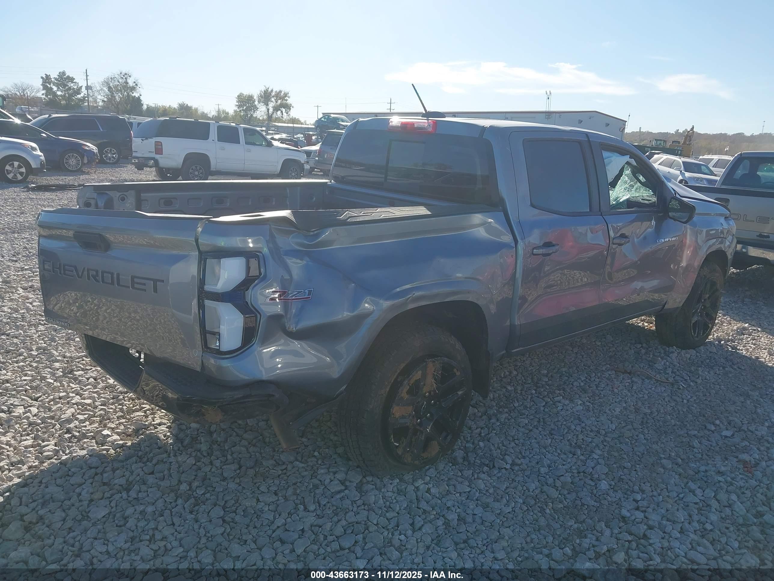 CHEVROLET COLORADO image 4