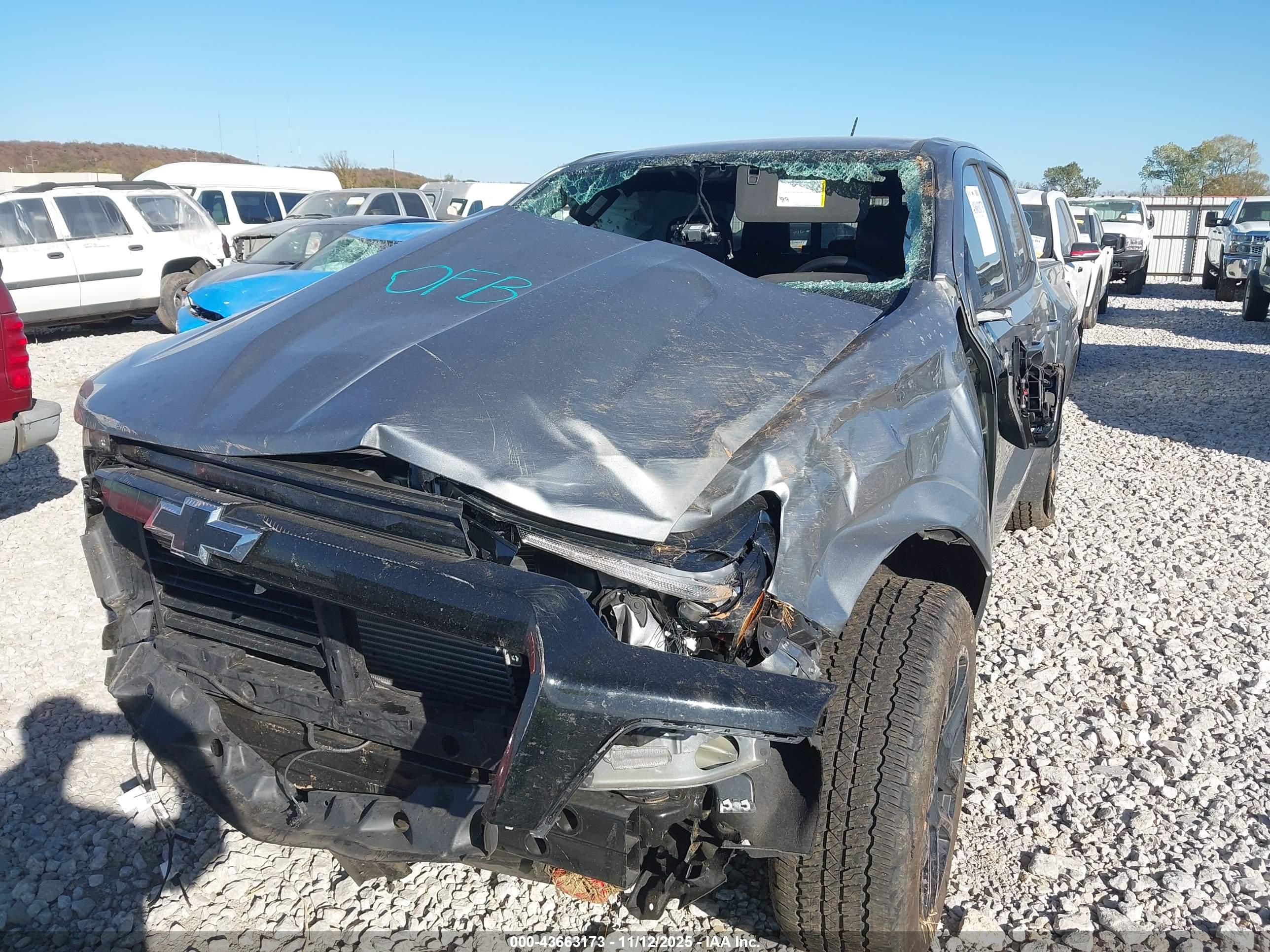 CHEVROLET COLORADO image 6