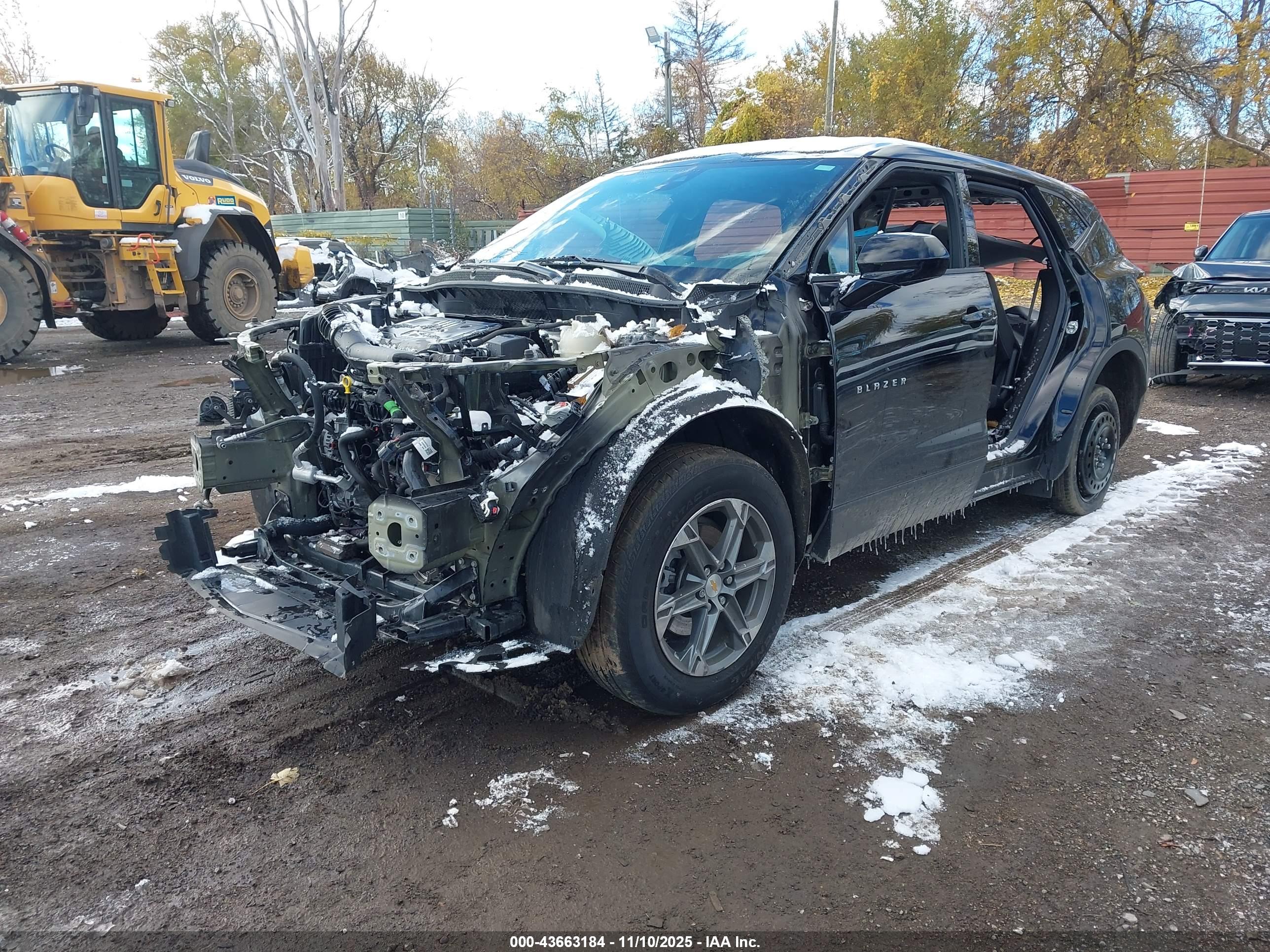 CHEVROLET BLAZER image 2