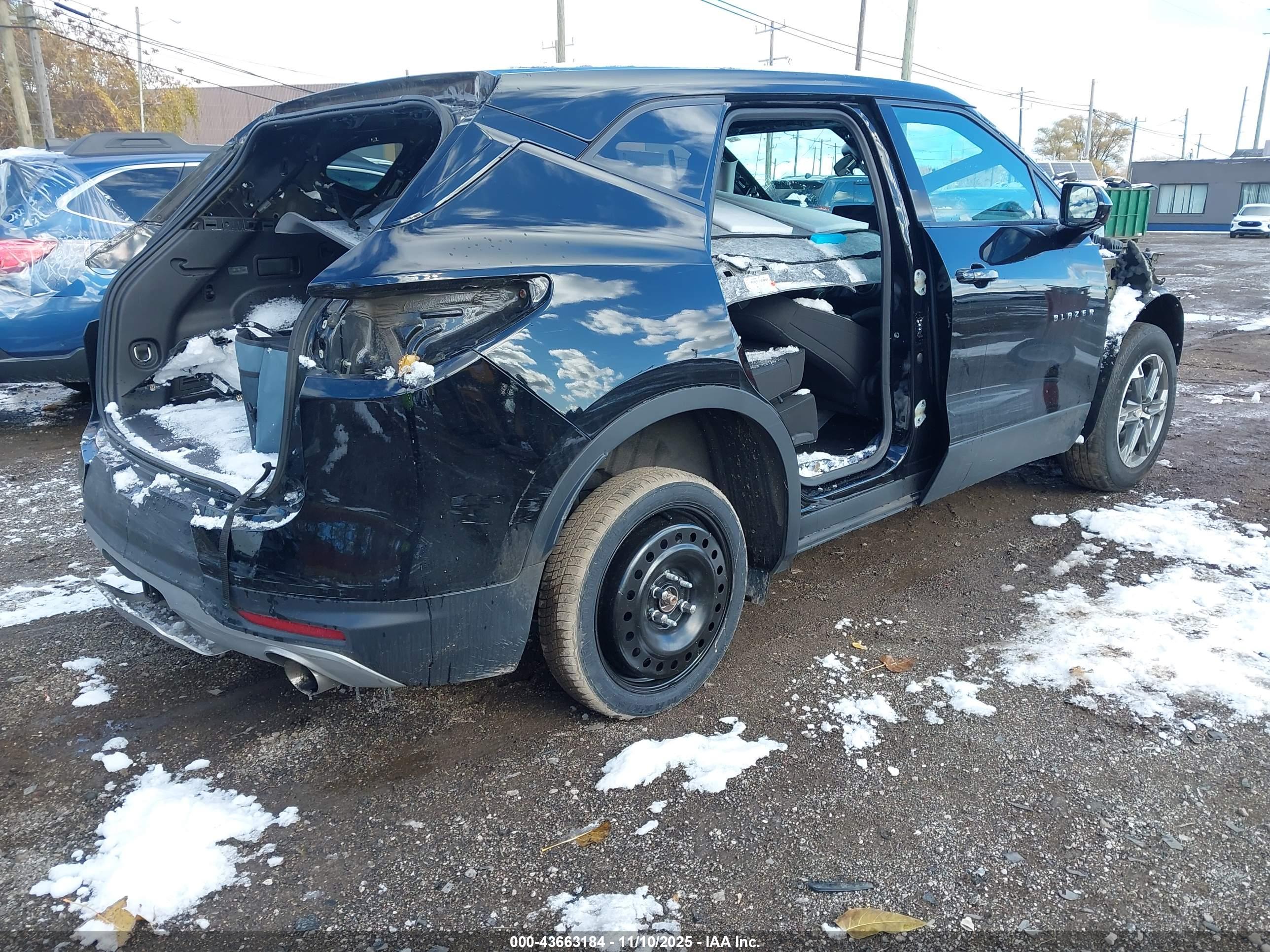 CHEVROLET BLAZER image 4