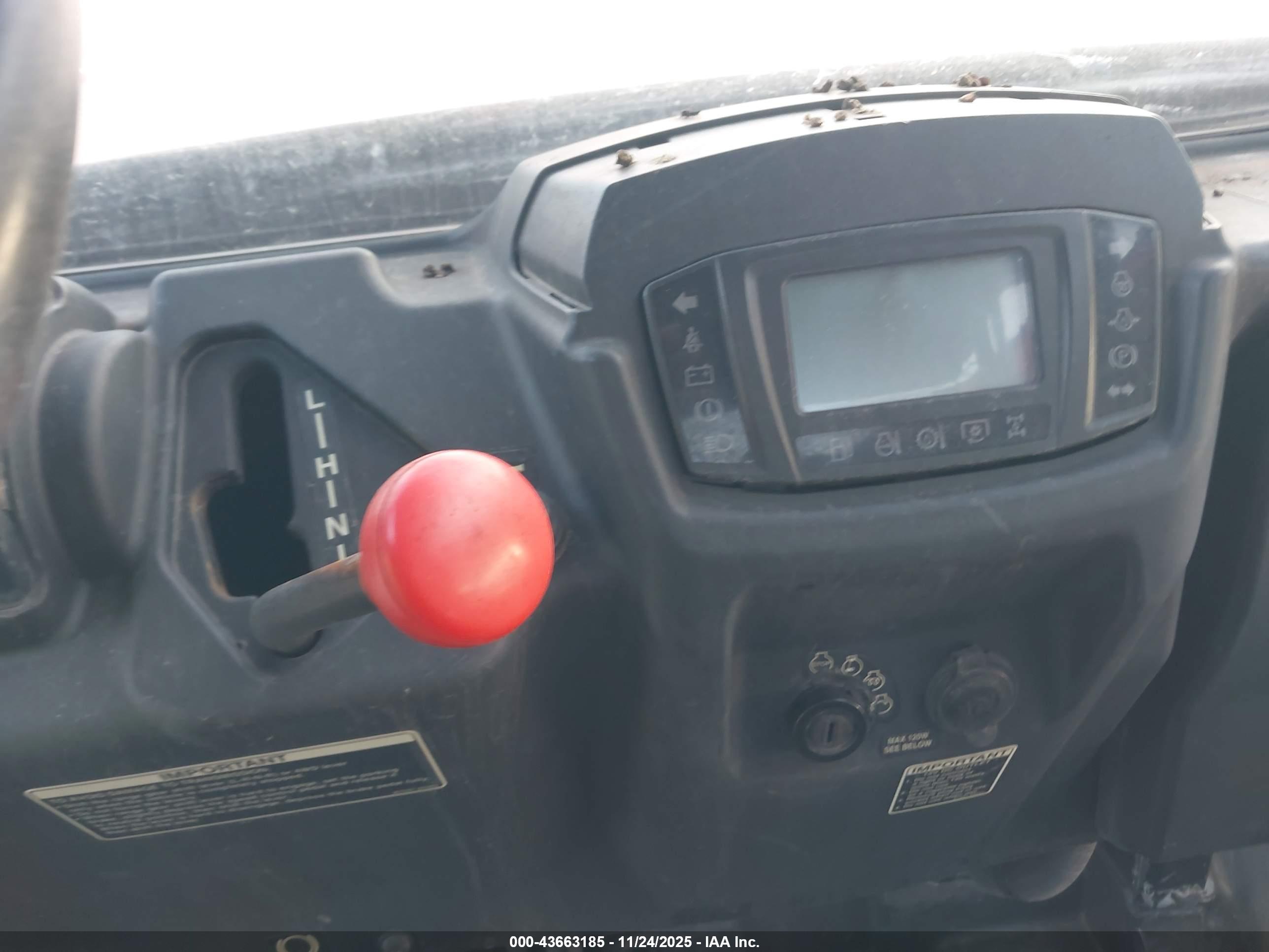 KUBOTA RTV-X900 image 7