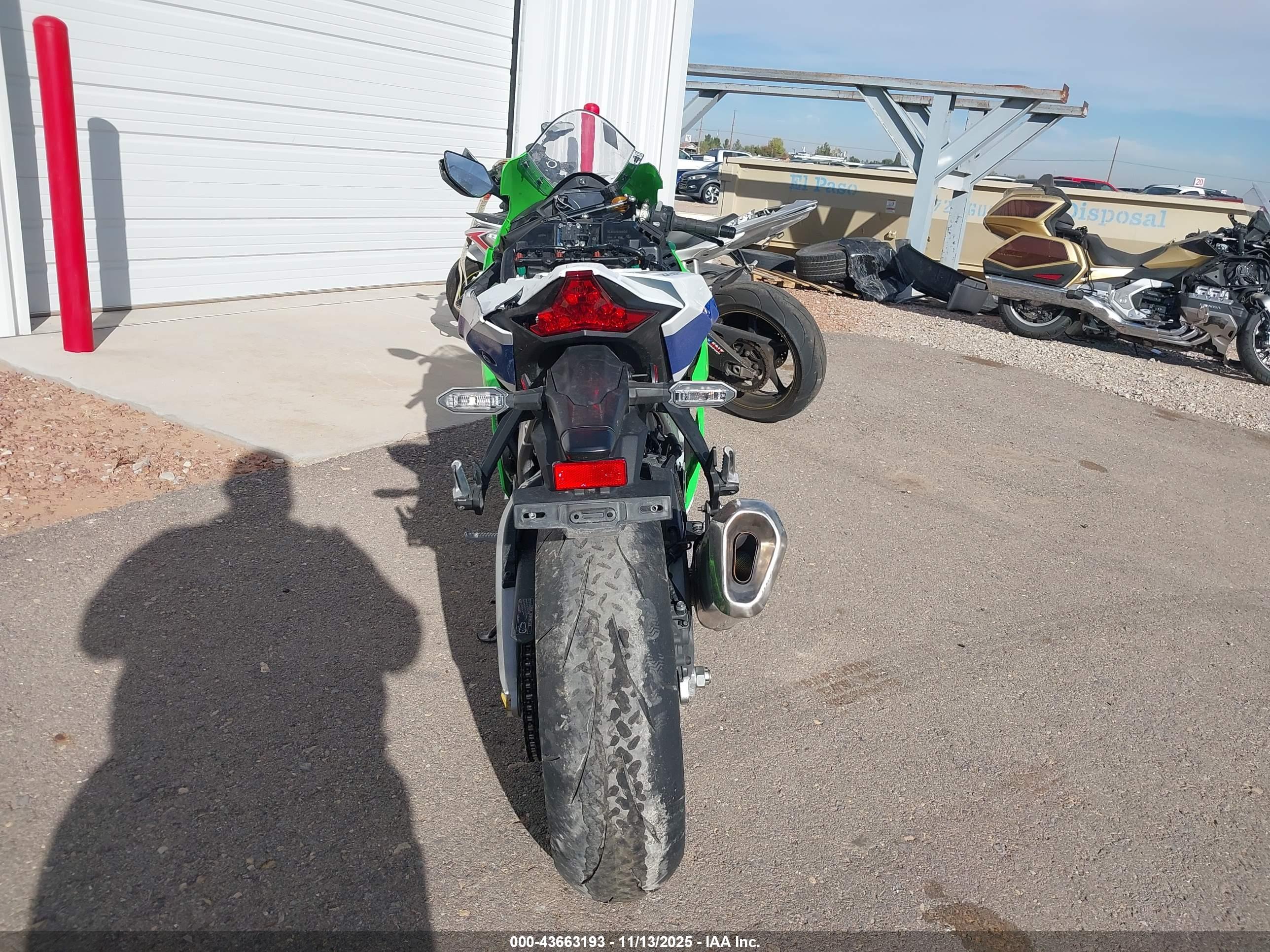 KAWASAKI ZX1002 image 6