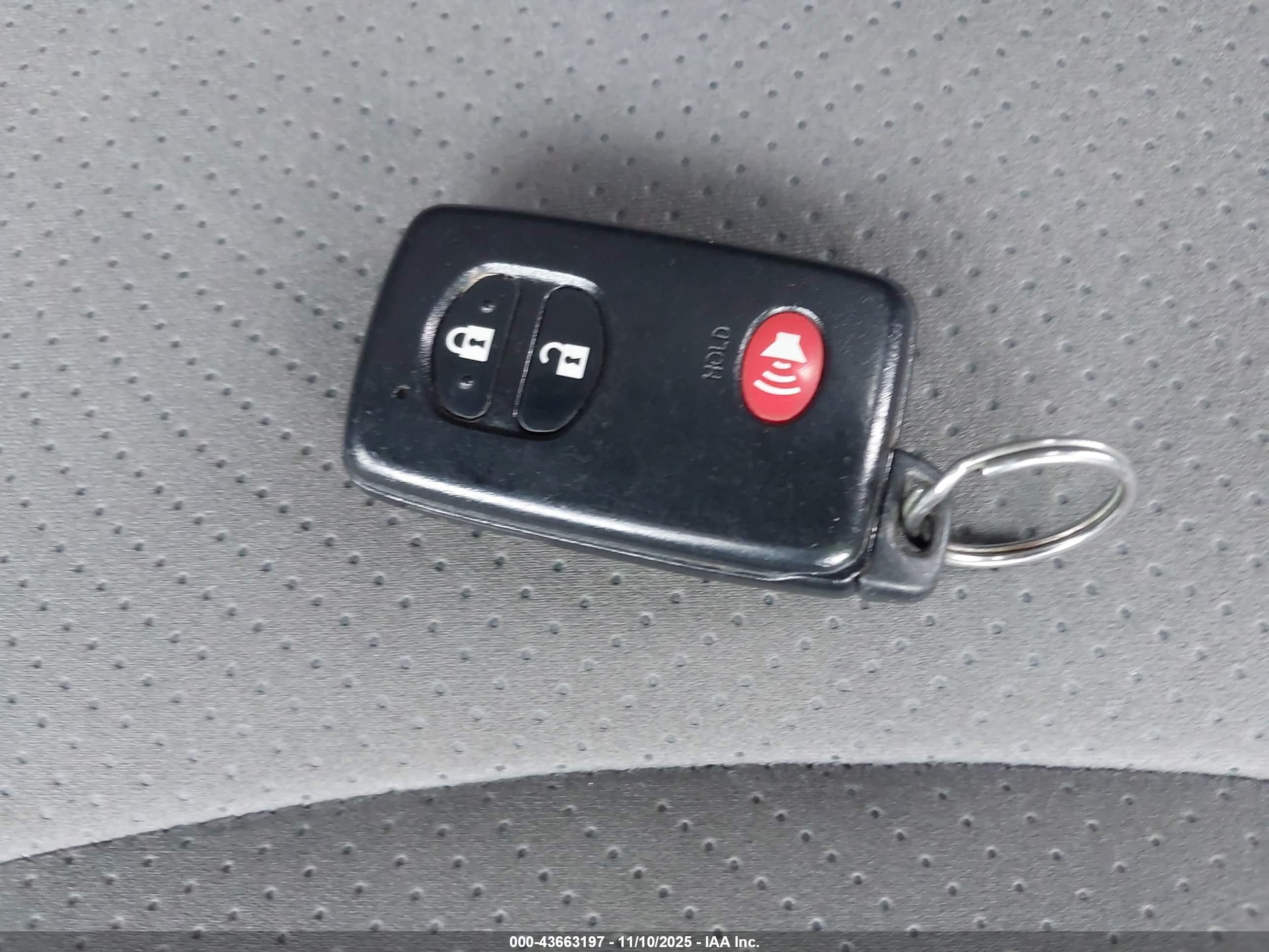 TOYOTA PRIUS image 11