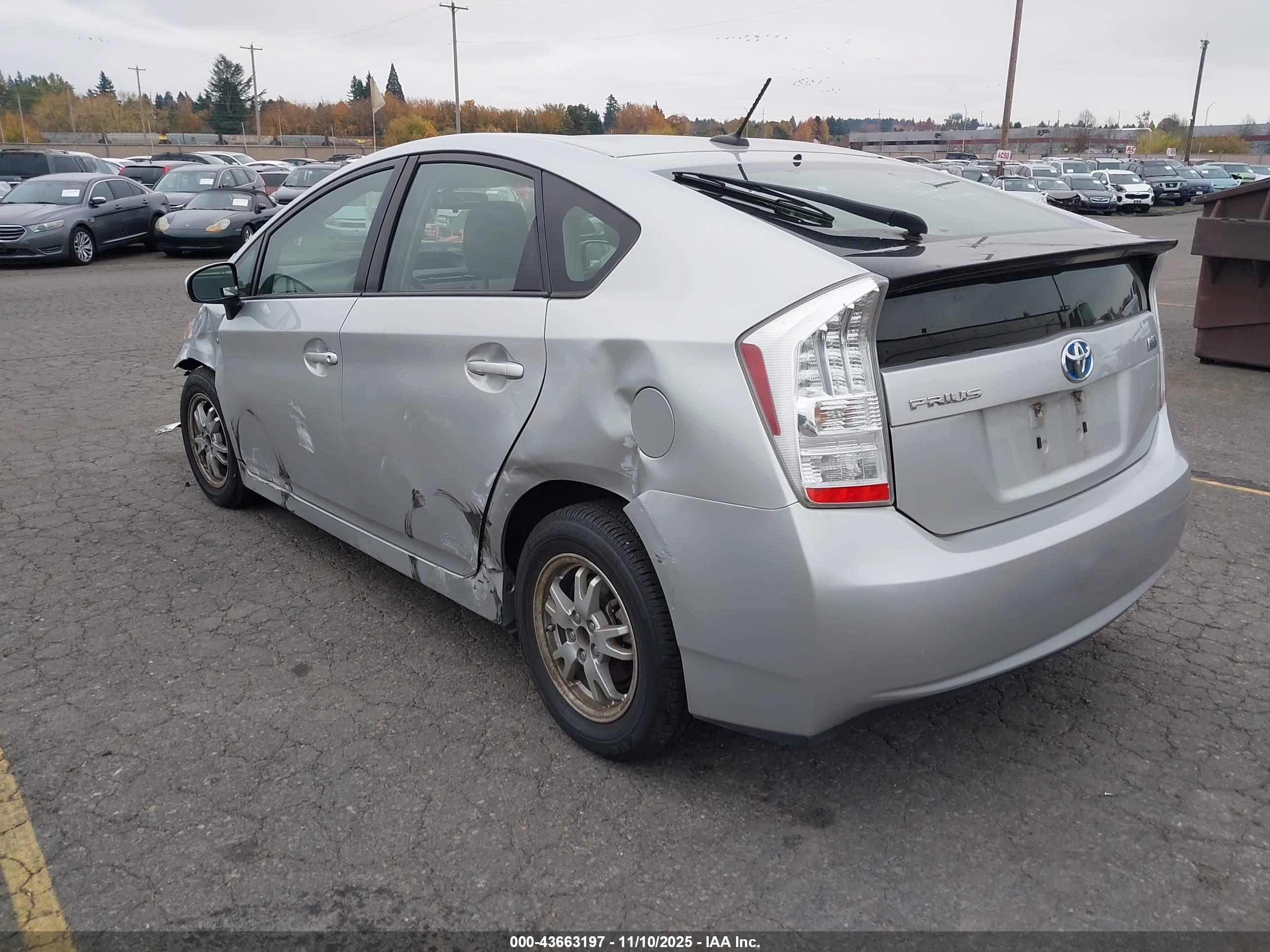 TOYOTA PRIUS image 3