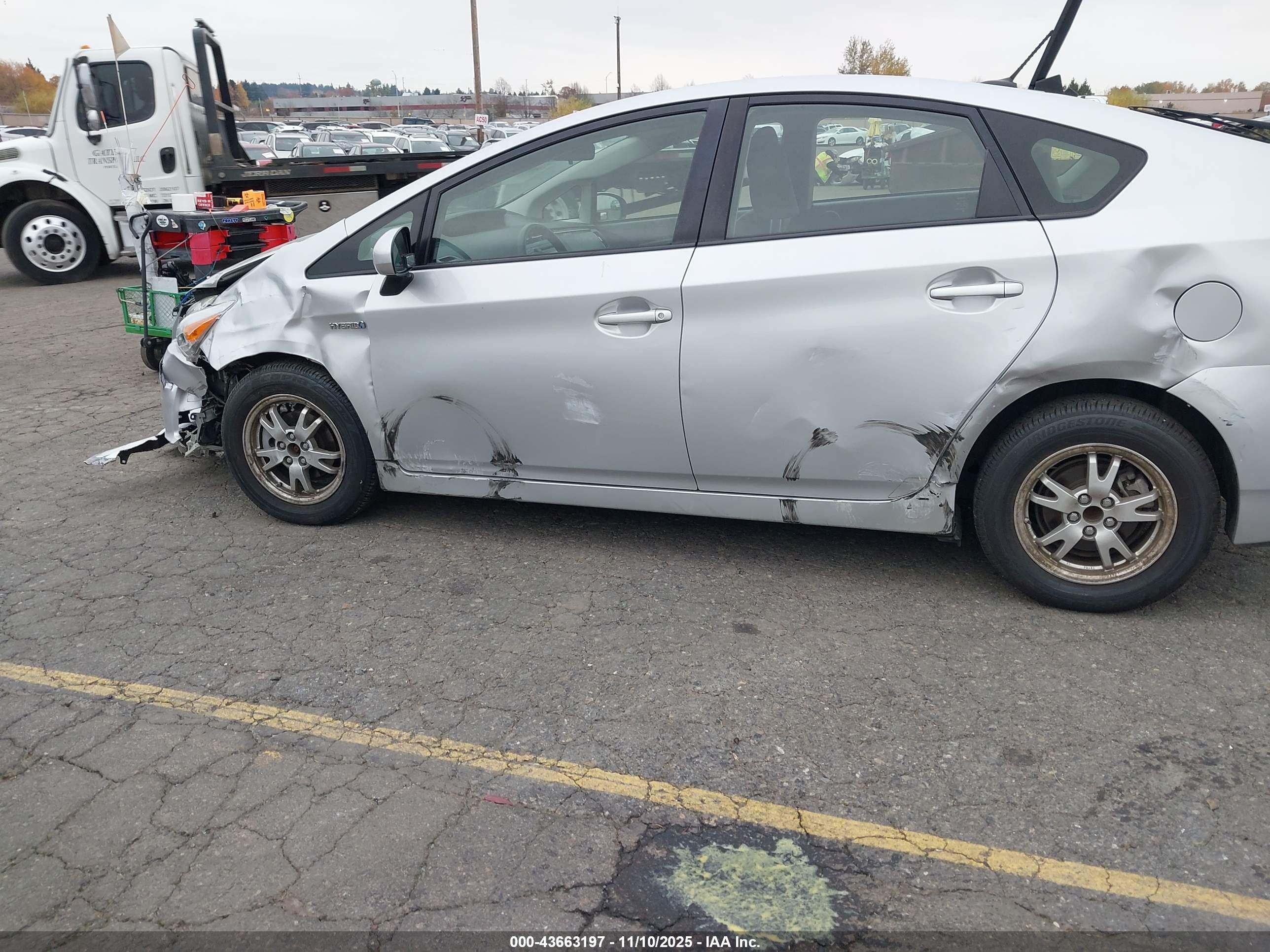 TOYOTA PRIUS image 6