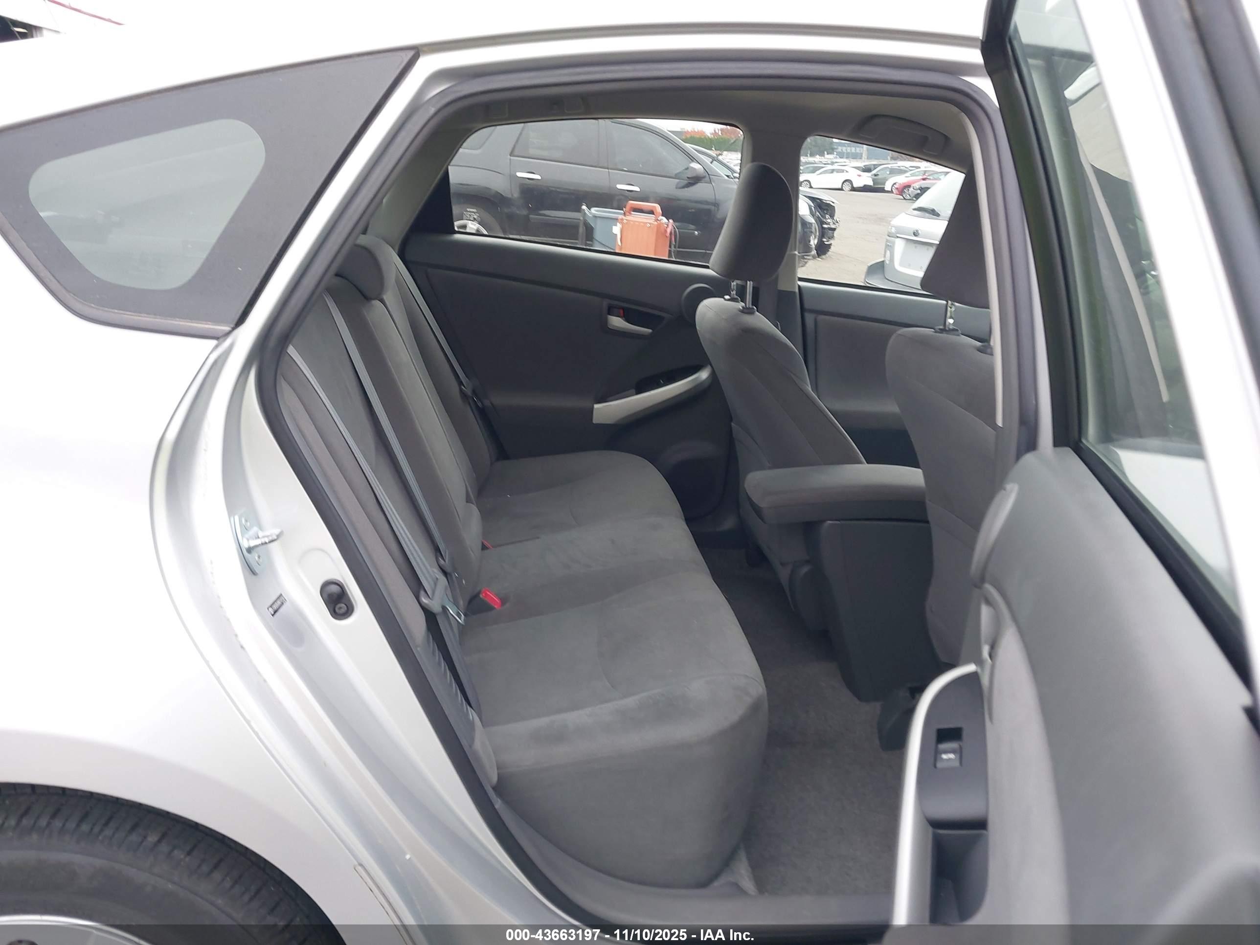 TOYOTA PRIUS image 8