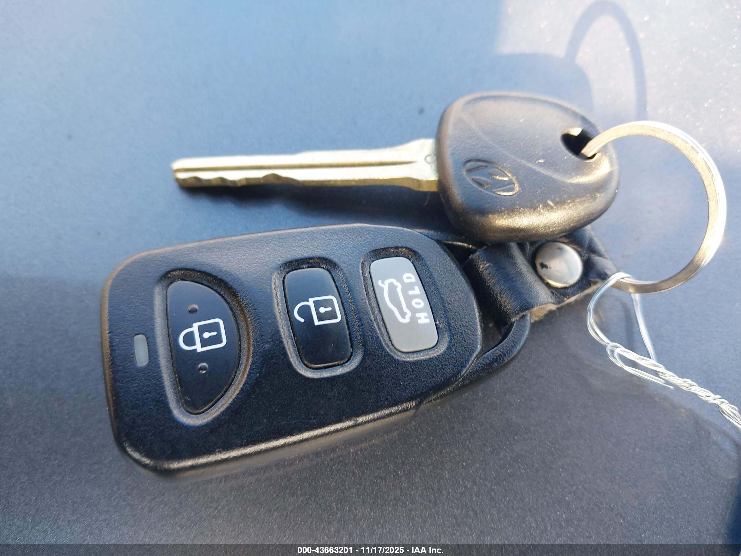 HYUNDAI ELANTRA image 11