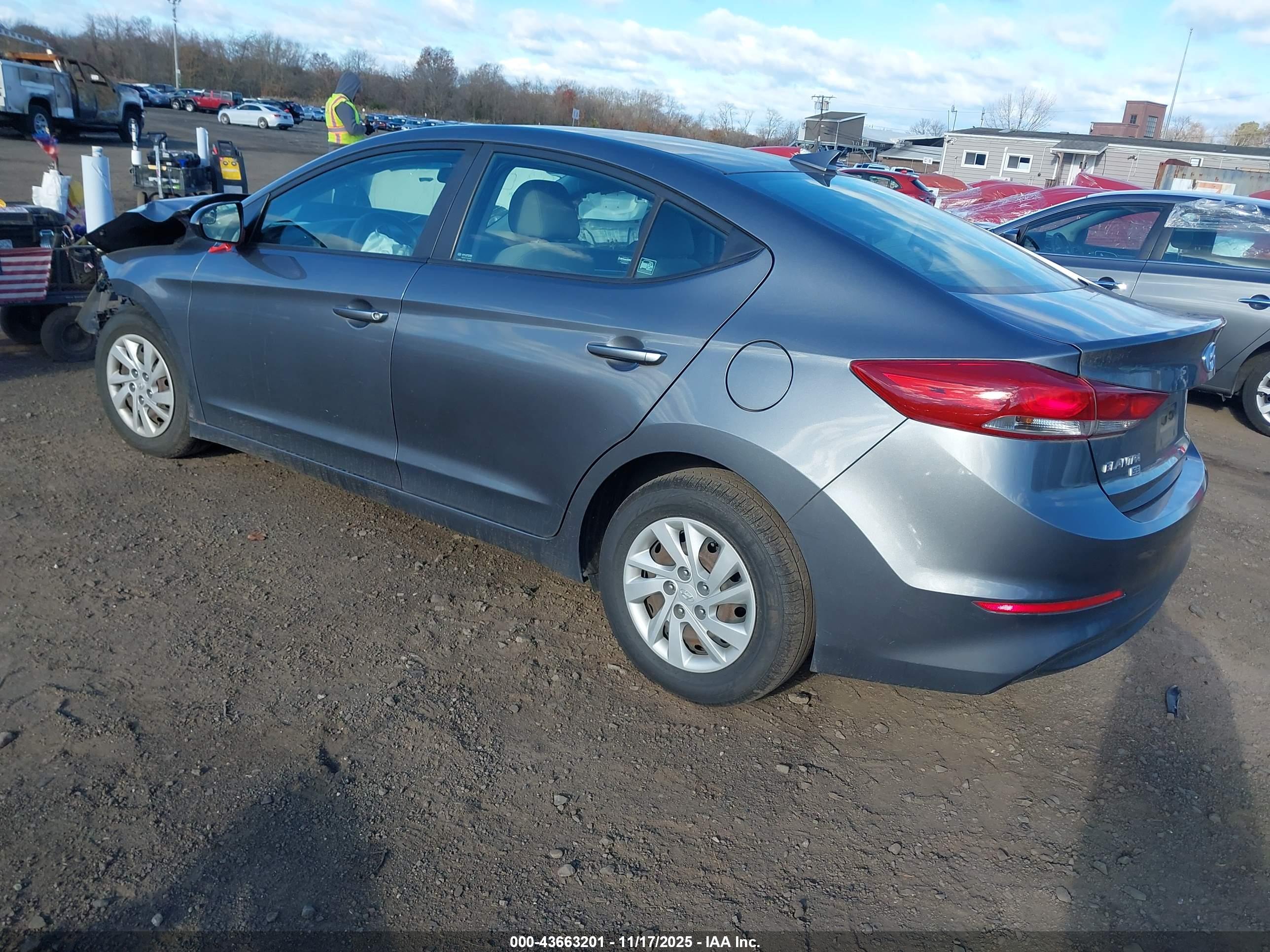 HYUNDAI ELANTRA image 3