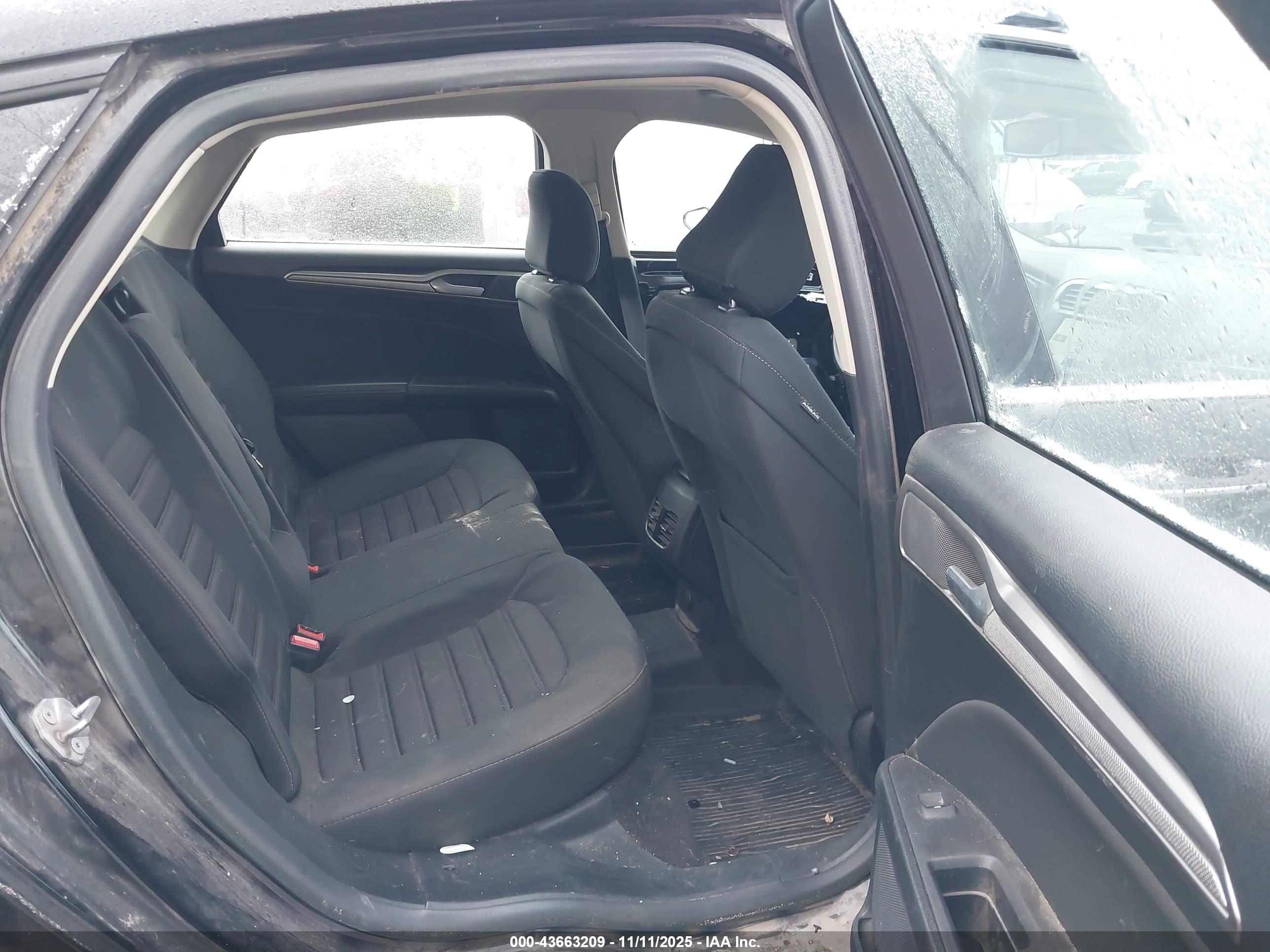 FORD FUSION image 8