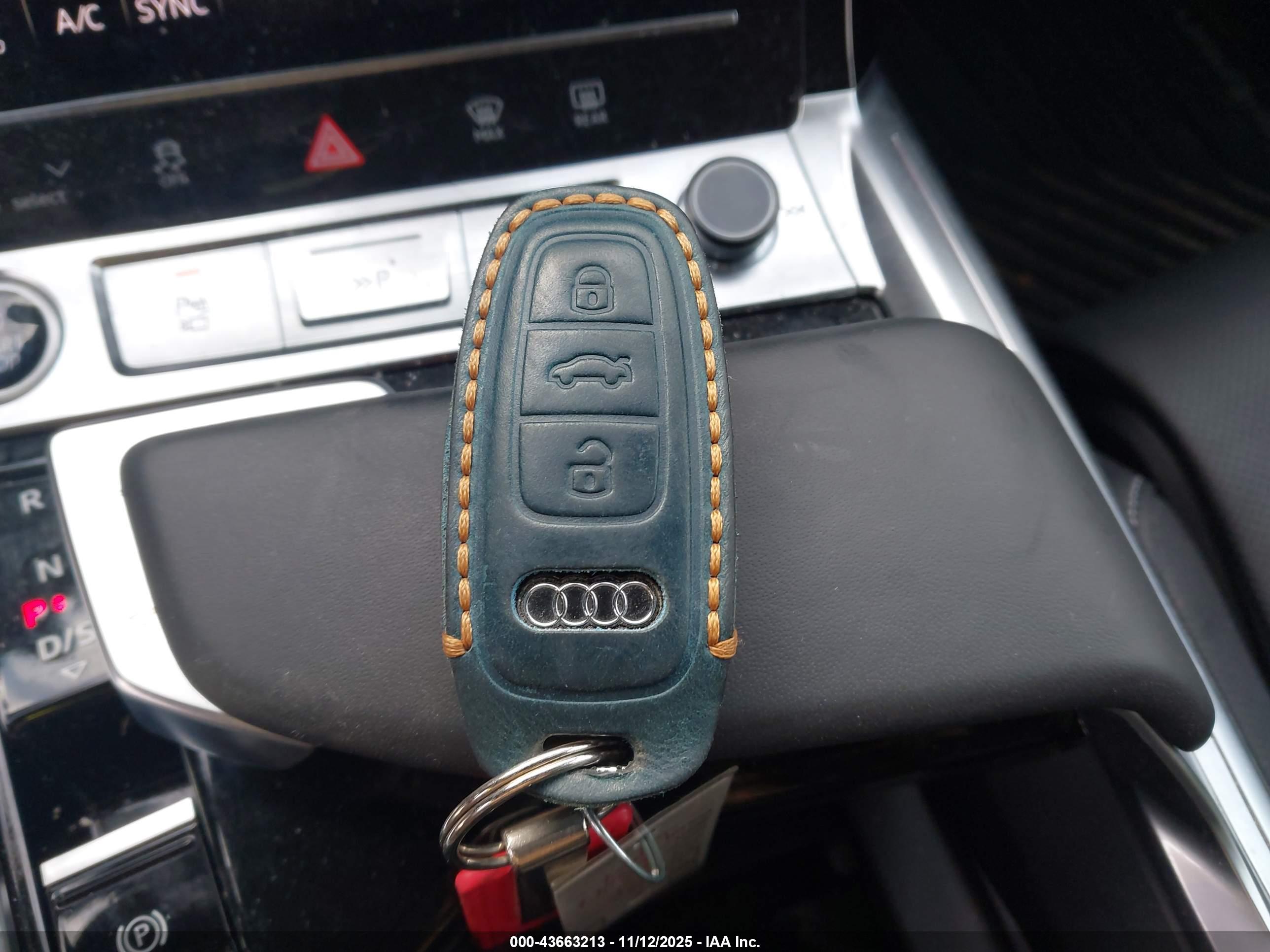 AUDI Q8 image 11