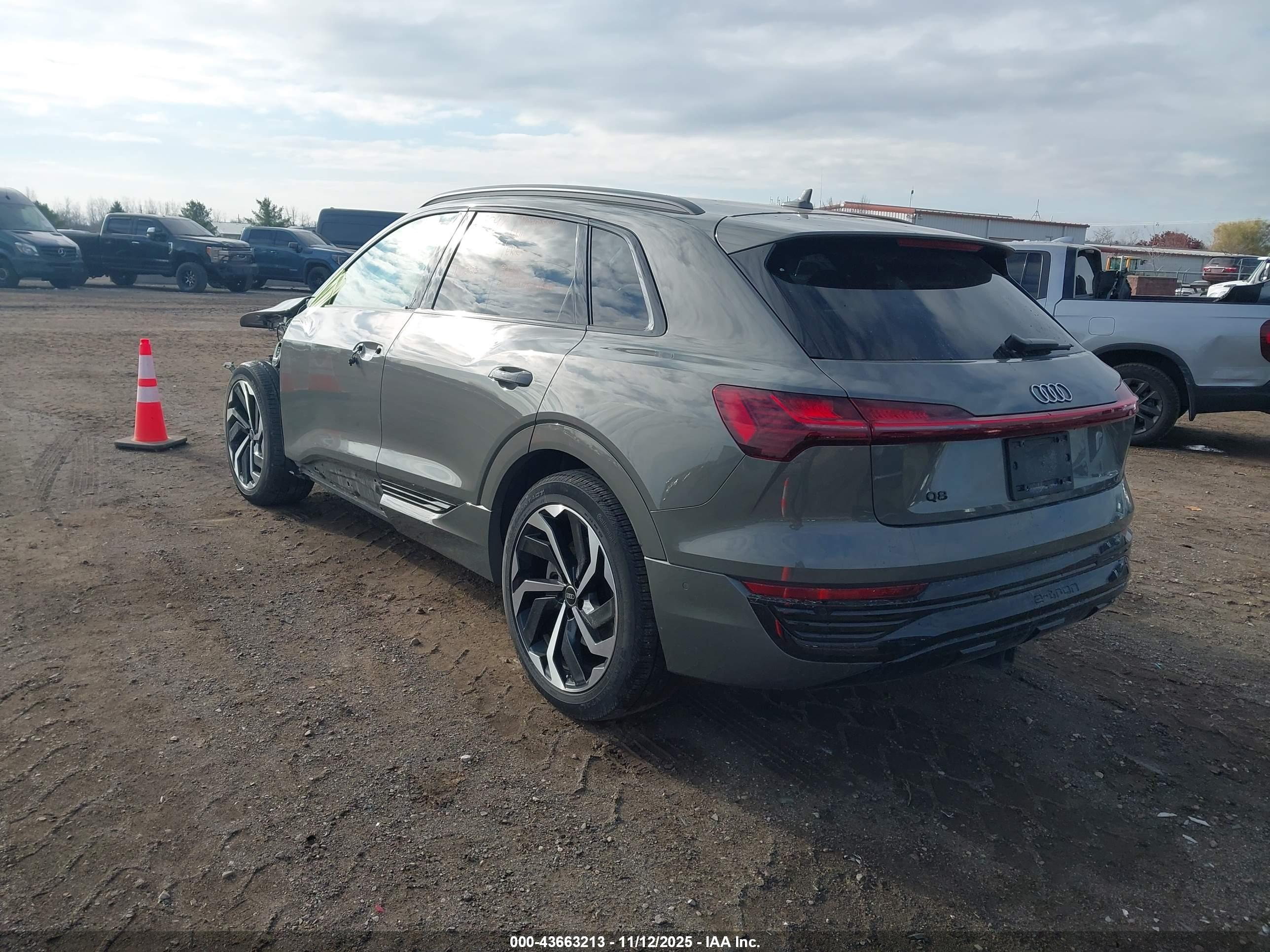 AUDI Q8 image 3