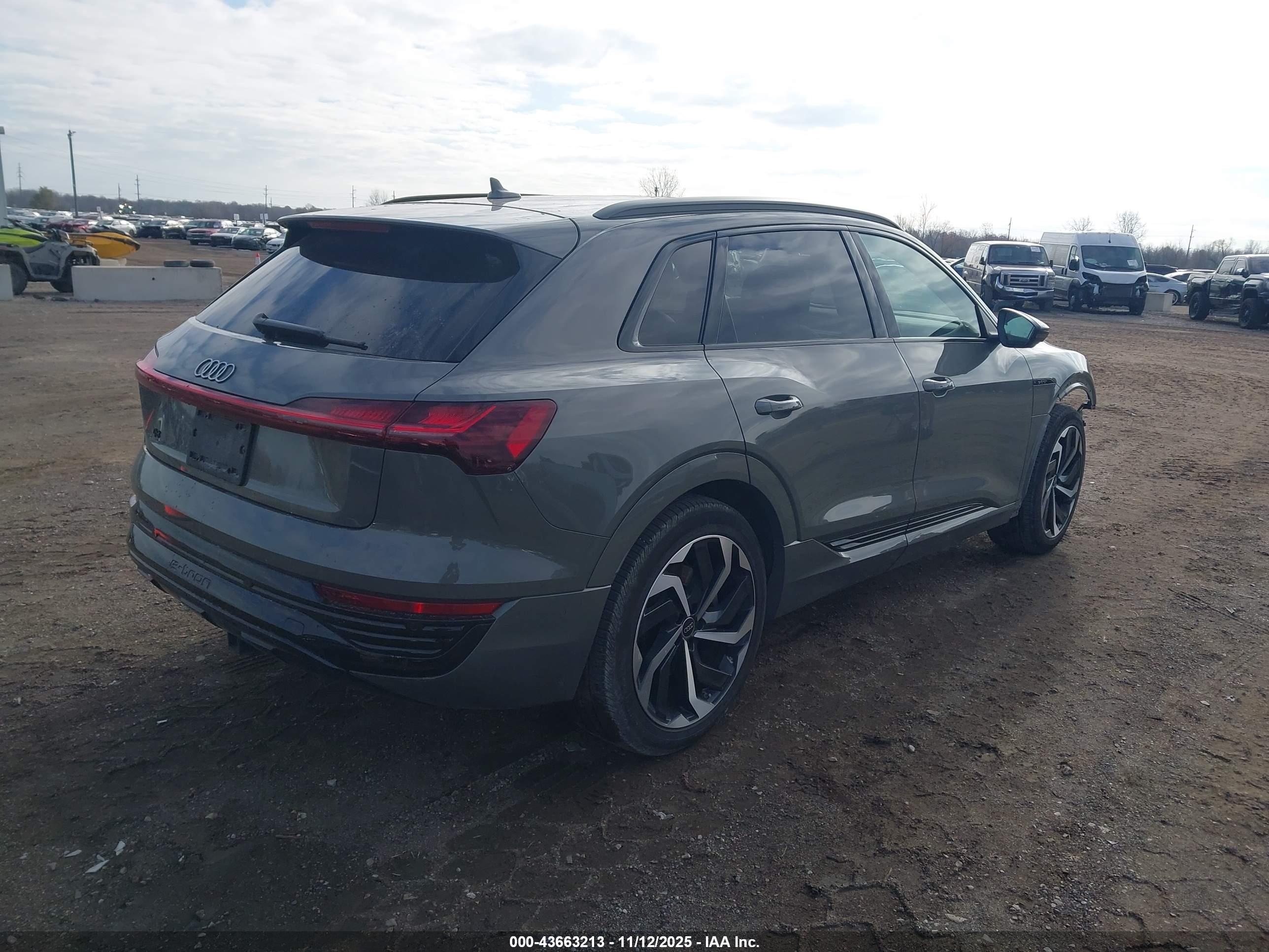 AUDI Q8 image 4