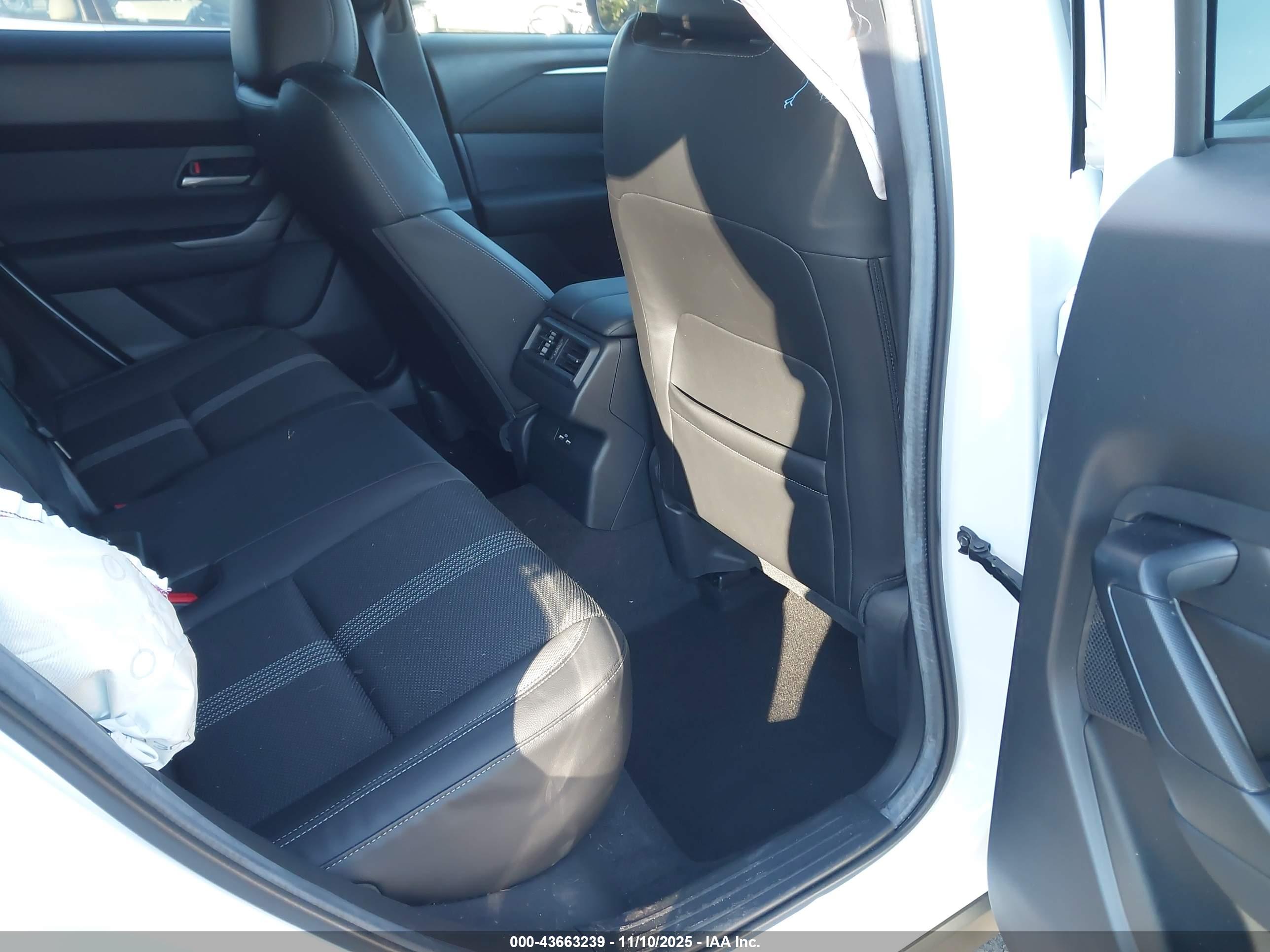 MAZDA CX-50 image 8