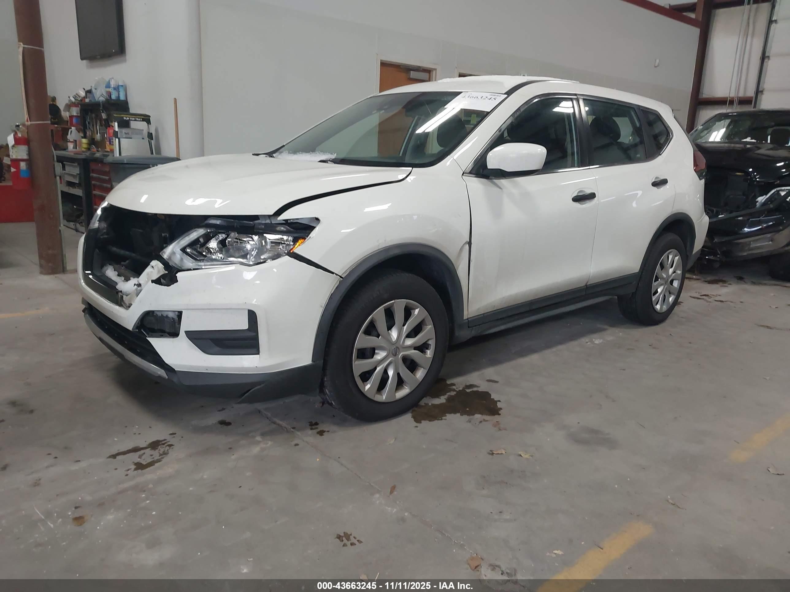 NISSAN ROGUE image 2