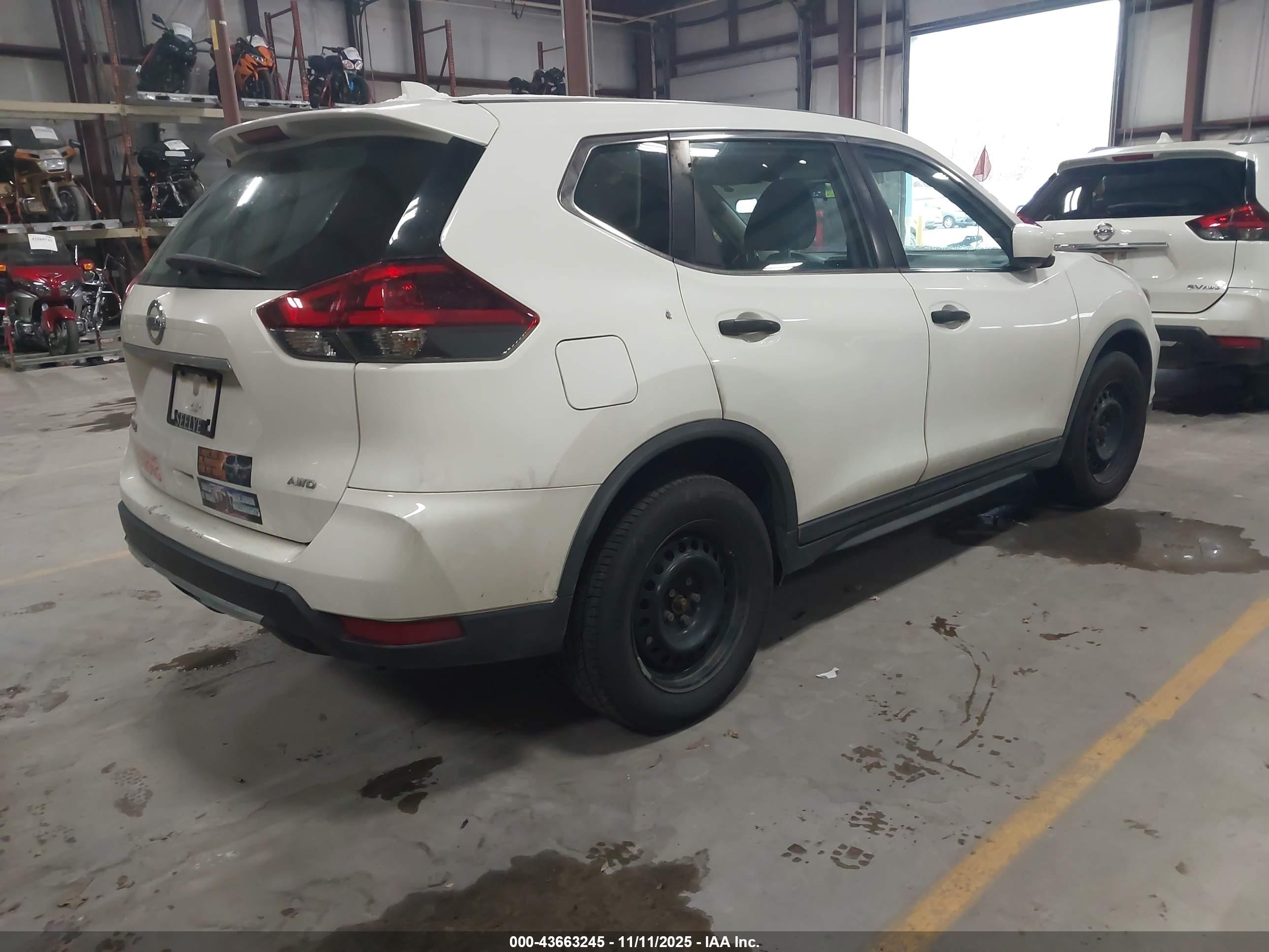 NISSAN ROGUE image 4