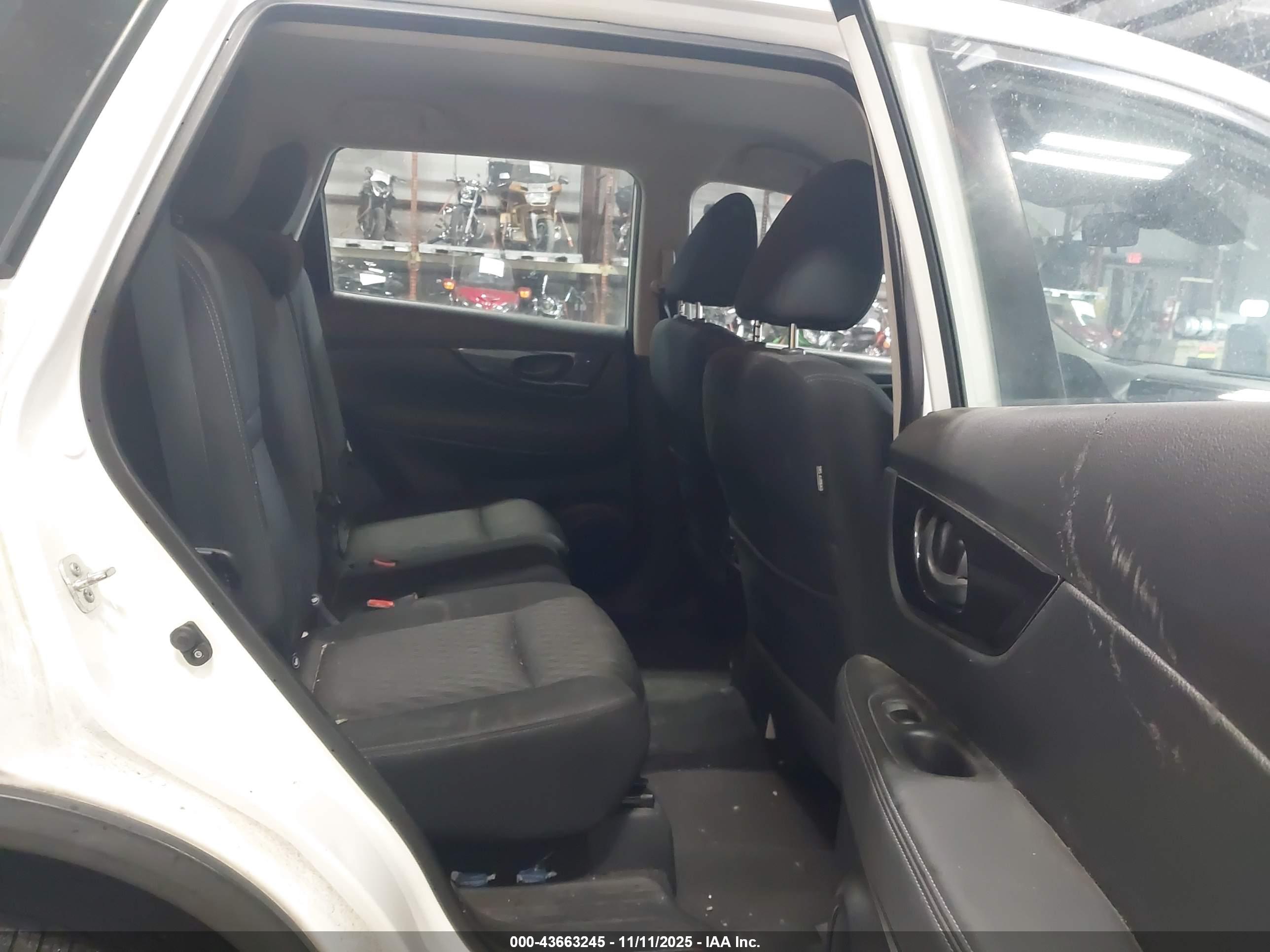 NISSAN ROGUE image 8