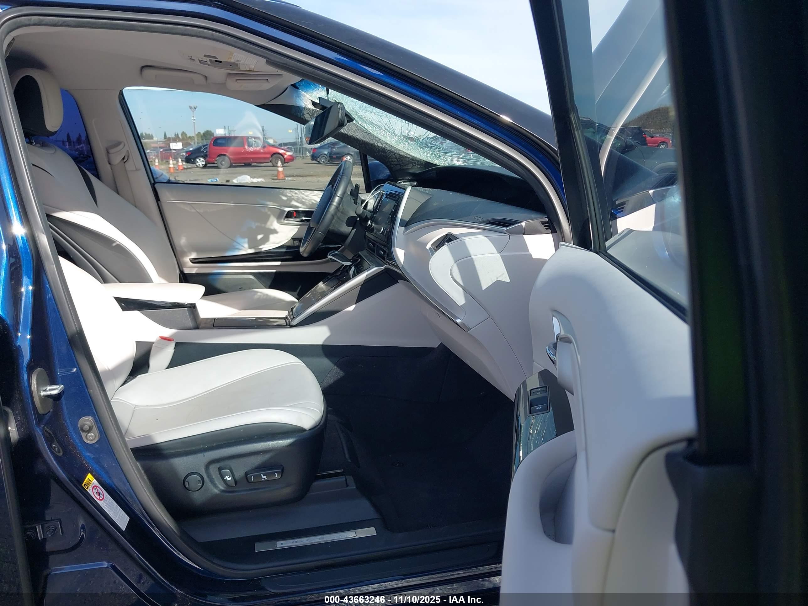 TOYOTA MIRAI image 5