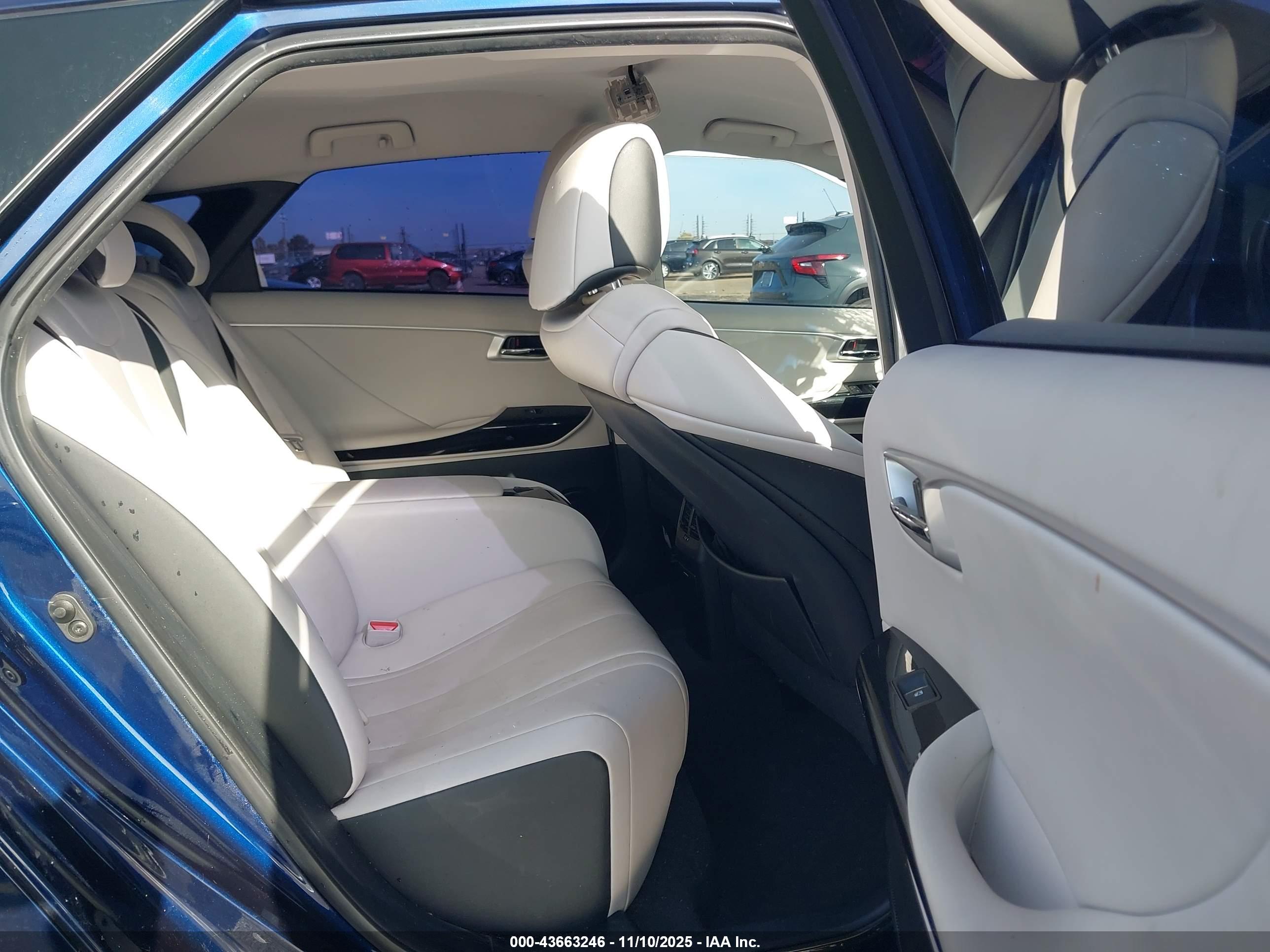 TOYOTA MIRAI image 8