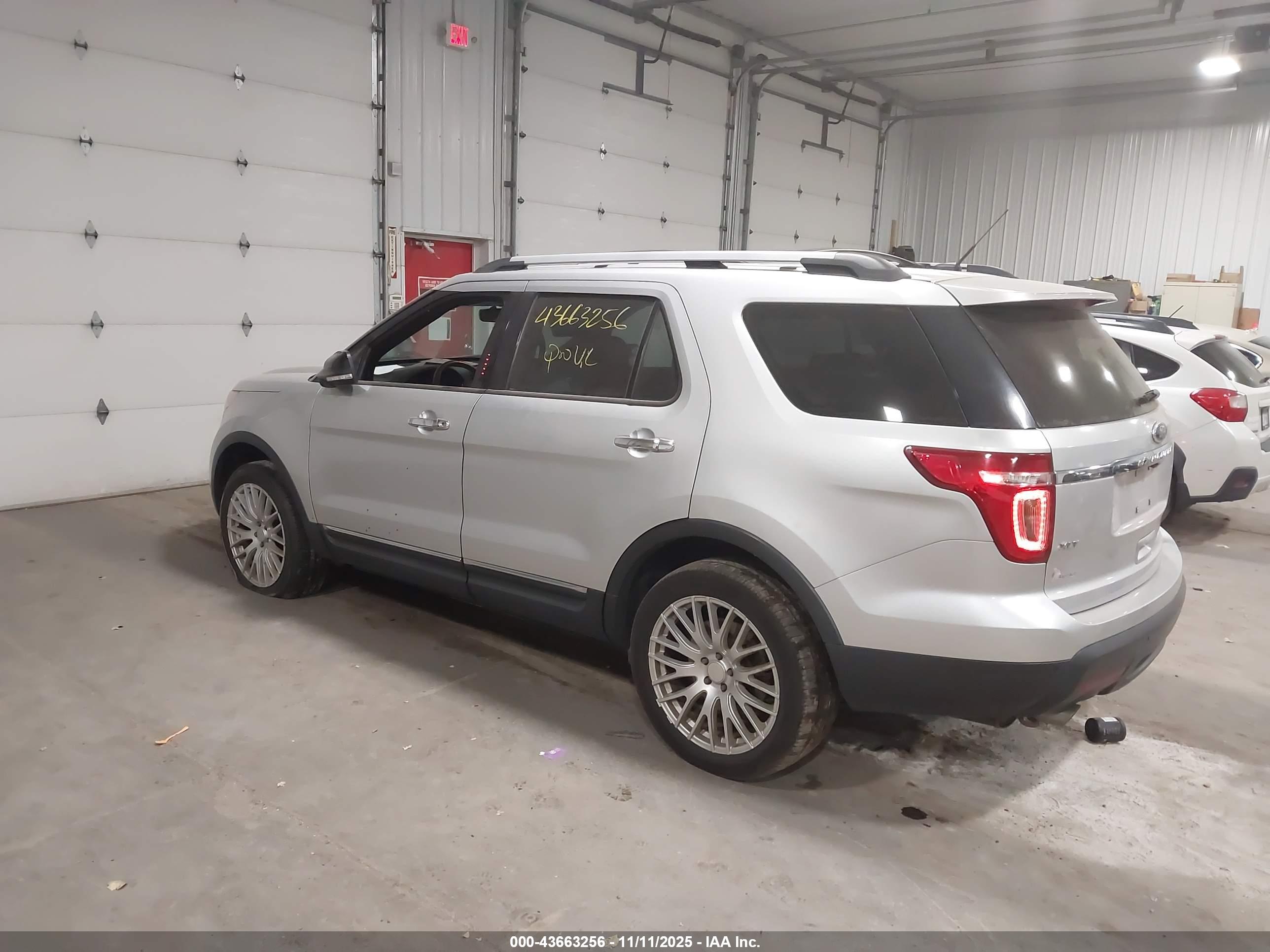 FORD EXPLORER image 3