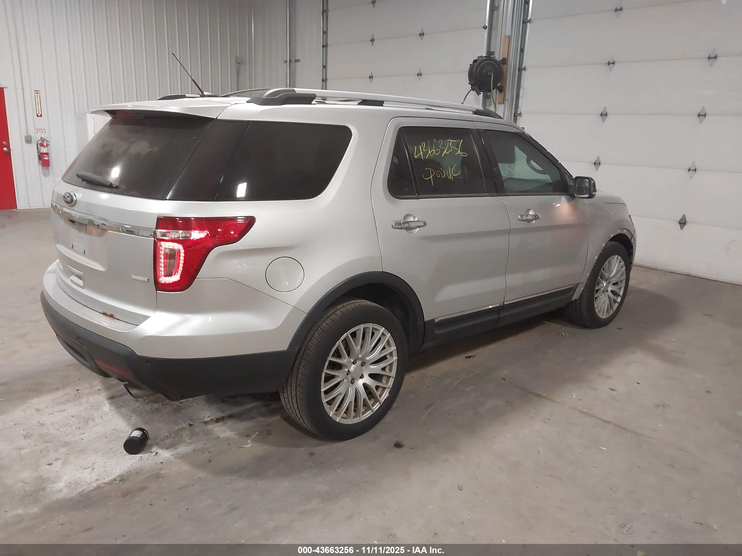 FORD EXPLORER image 4