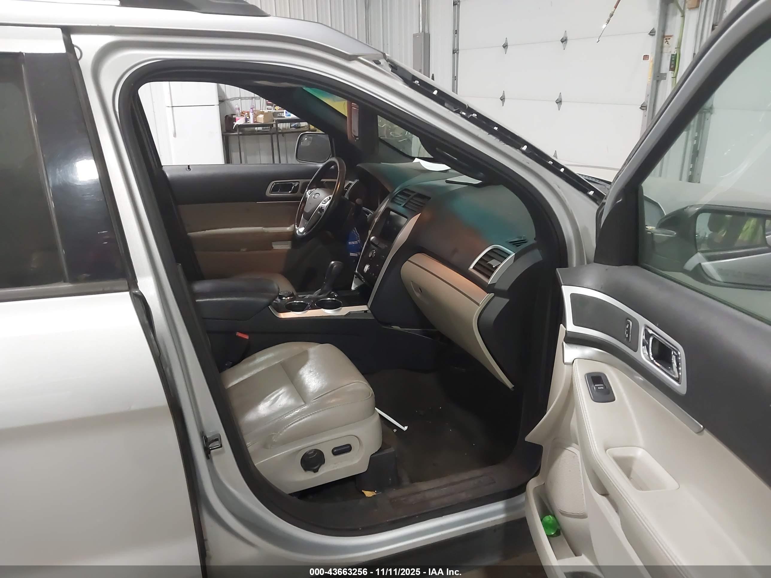 FORD EXPLORER image 5