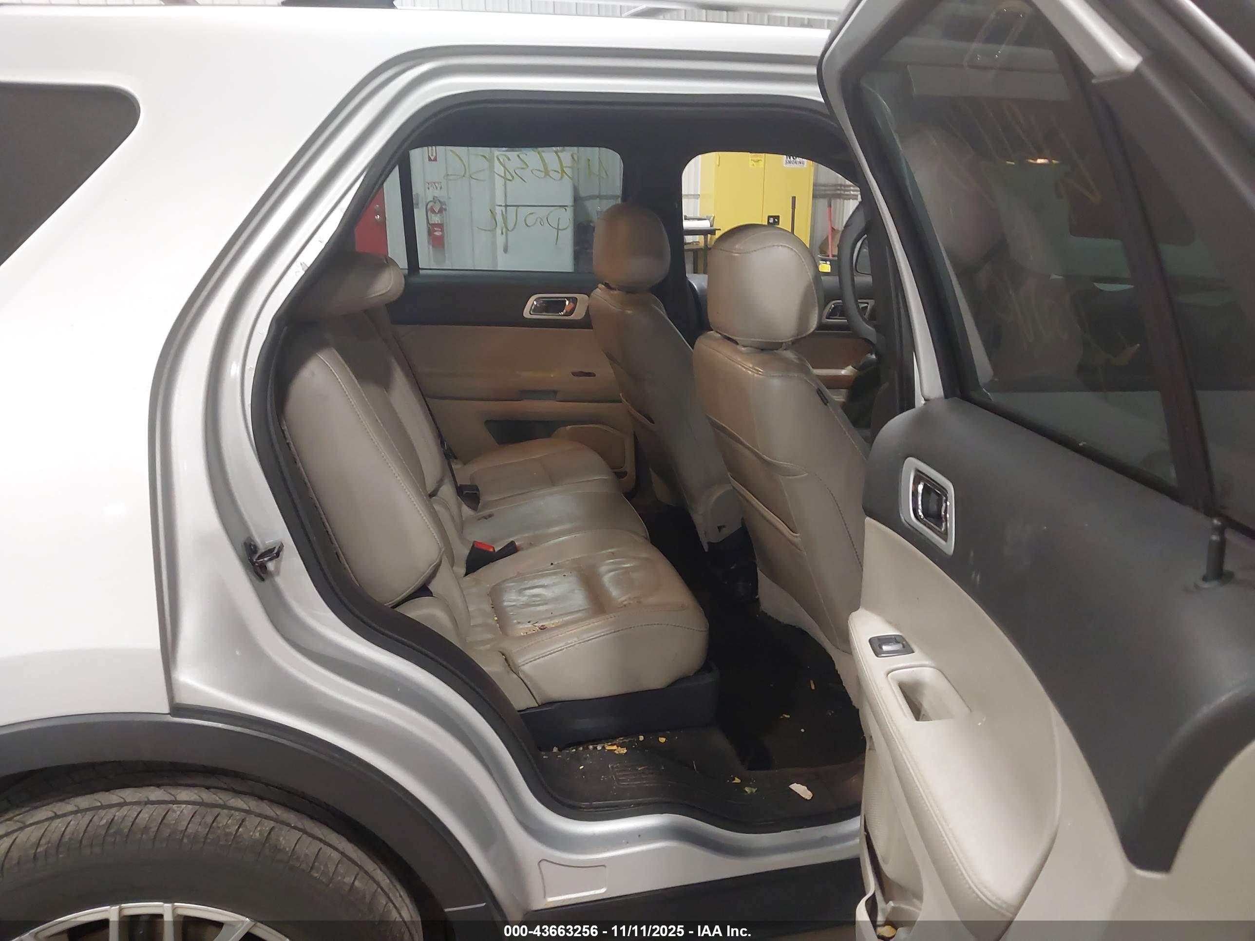 FORD EXPLORER image 8