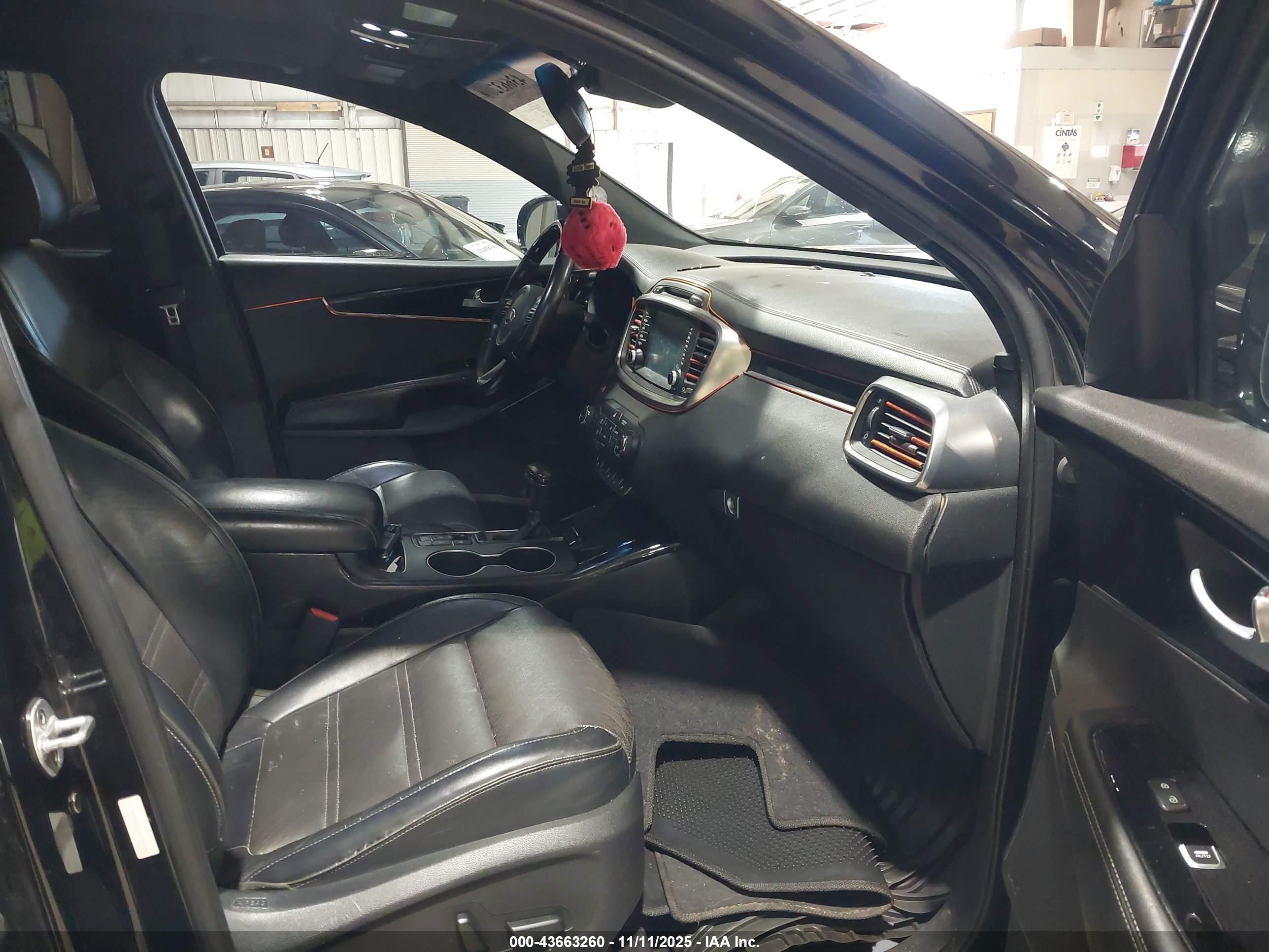 KIA SORENTO image 5