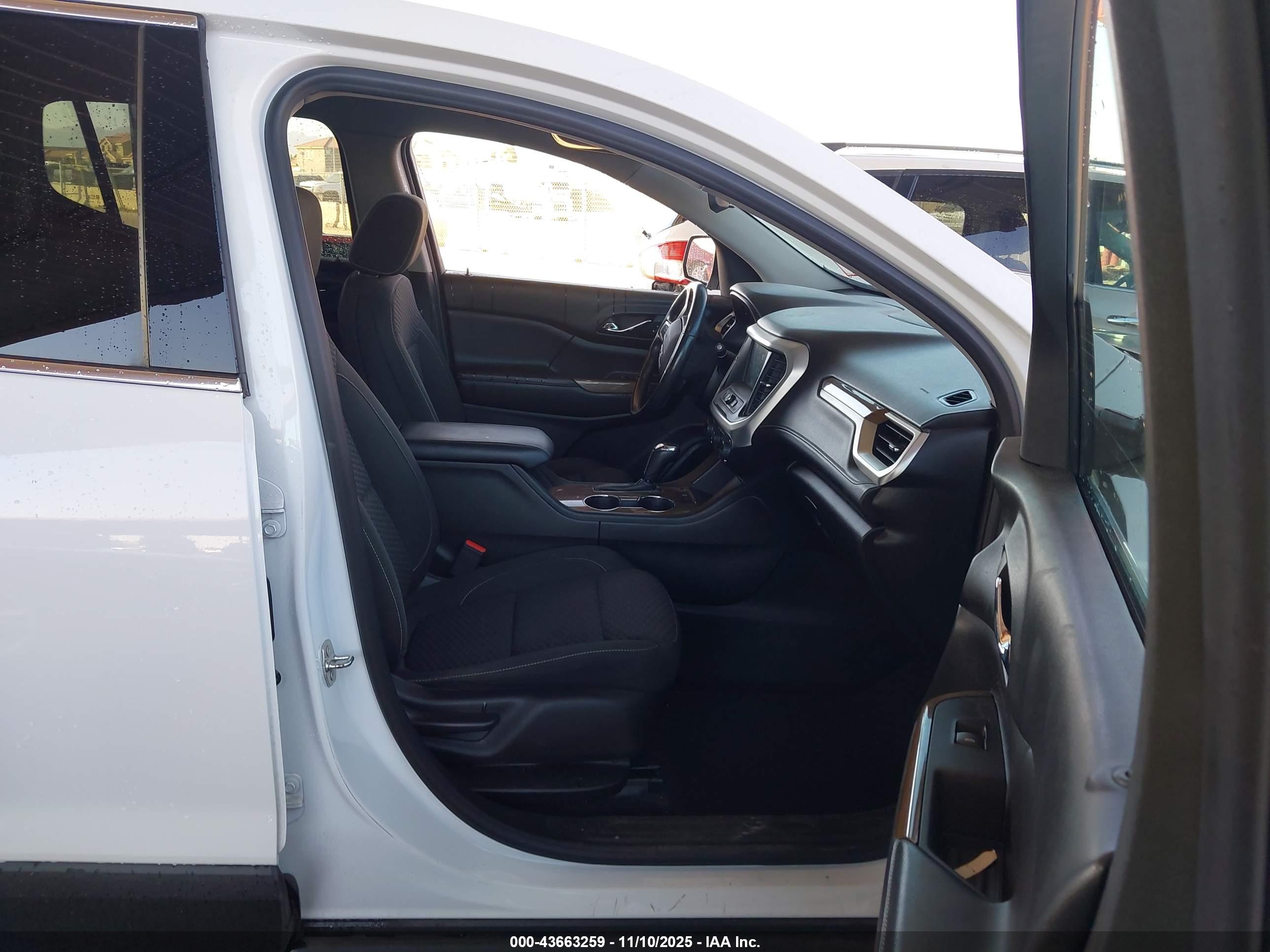 GMC ACADIA image 5