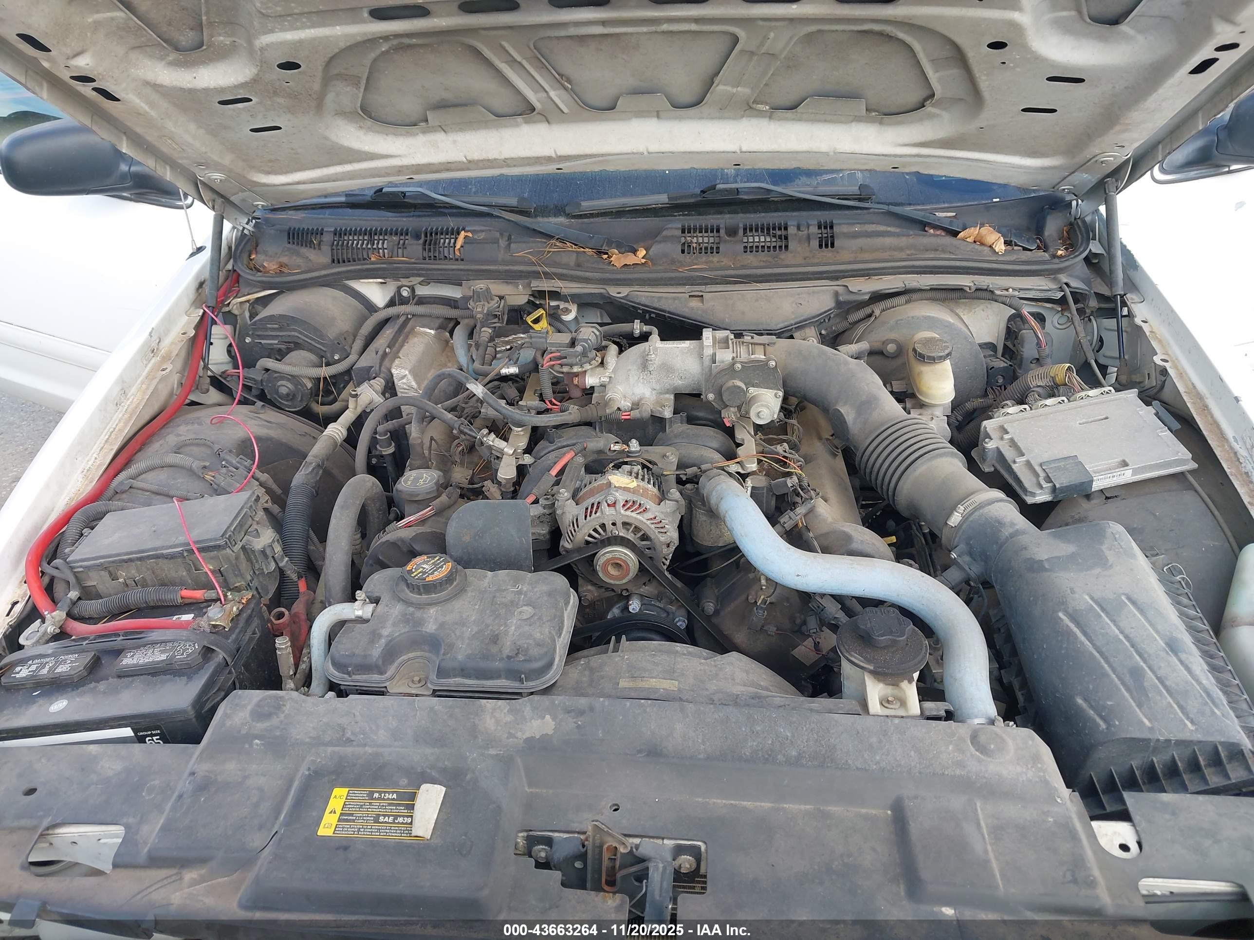 FORD CROWN image 10