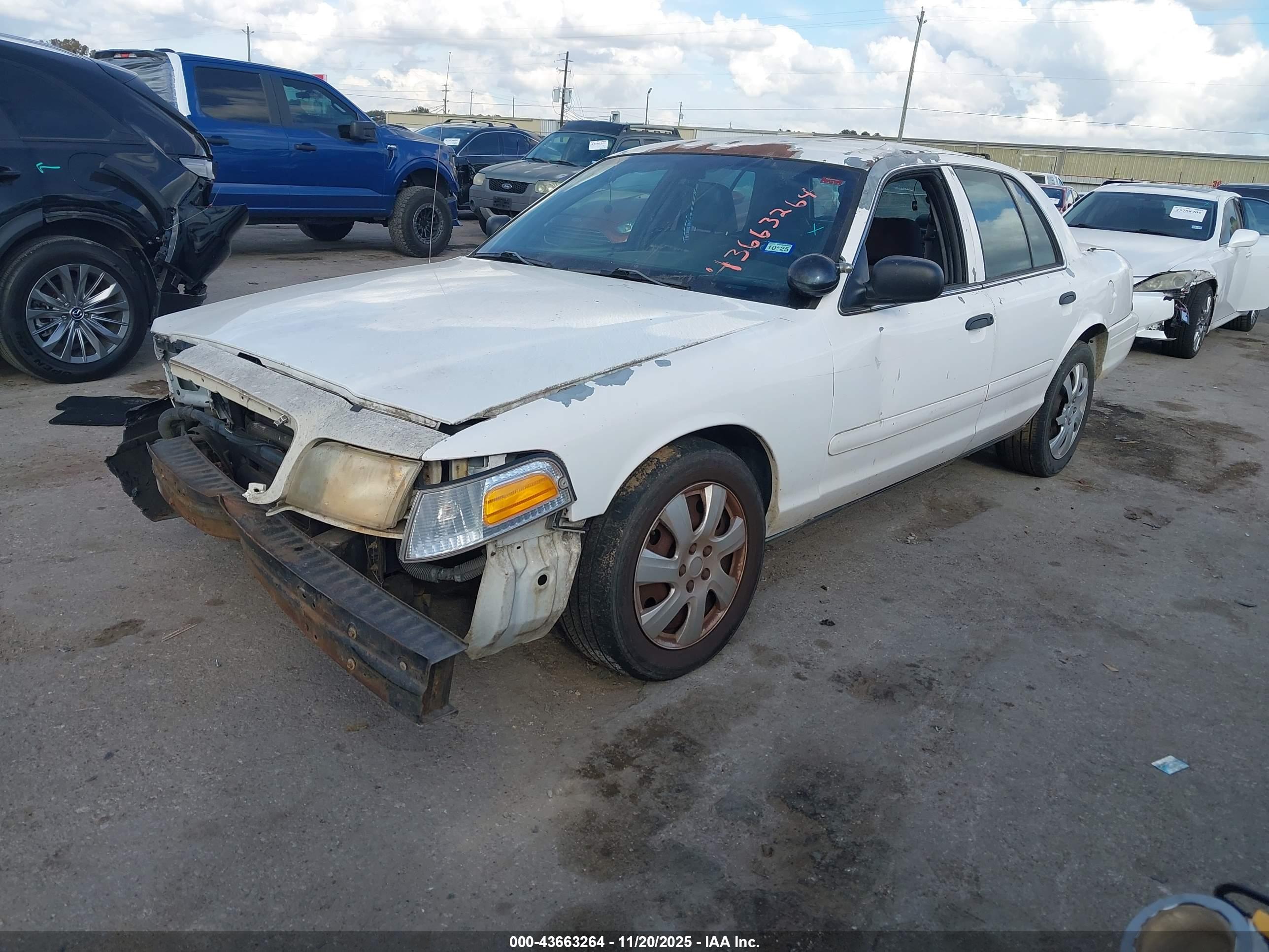 FORD CROWN image 2