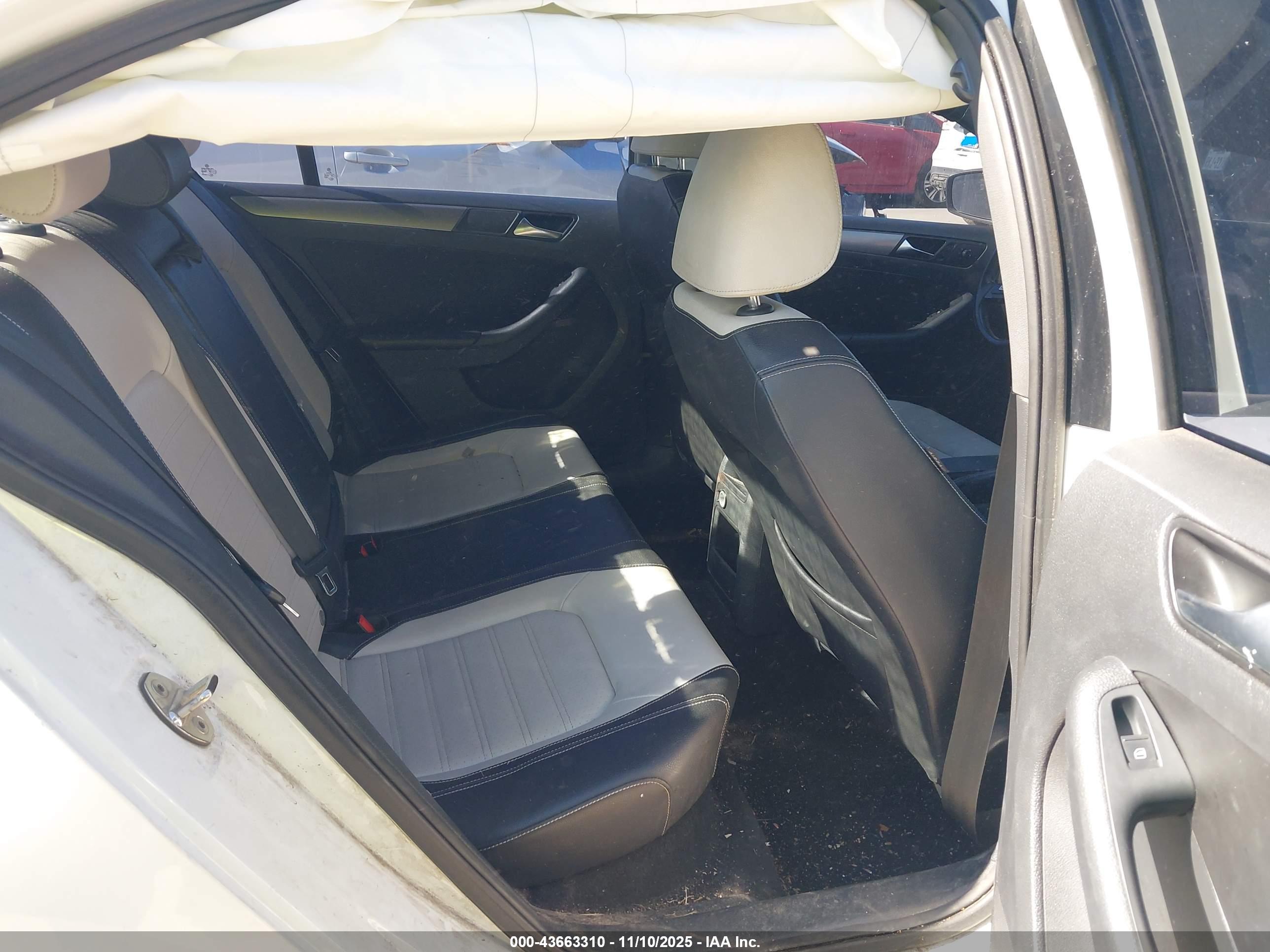 VOLKSWAGEN JETTA image 8