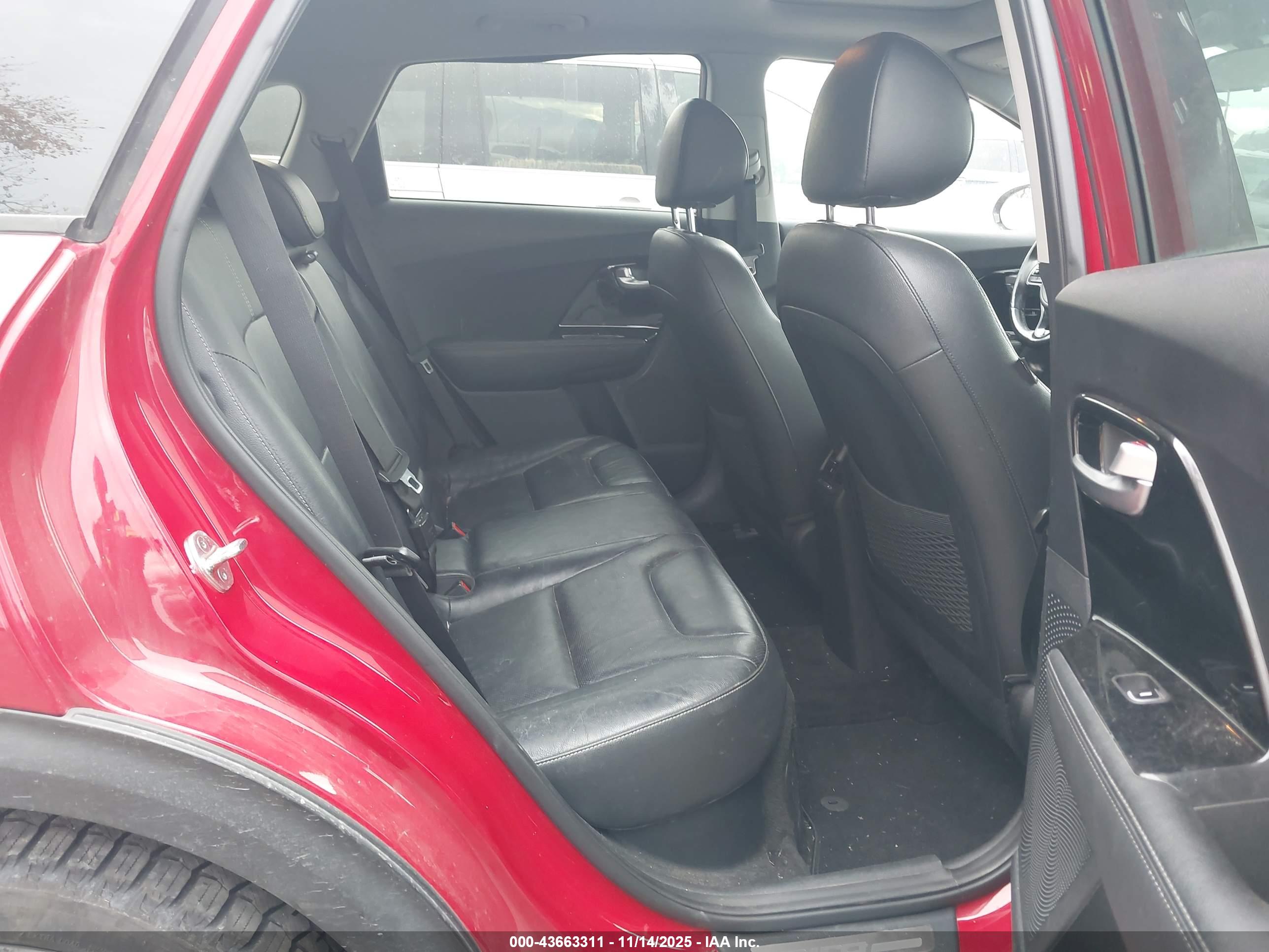 KIA NIRO image 8